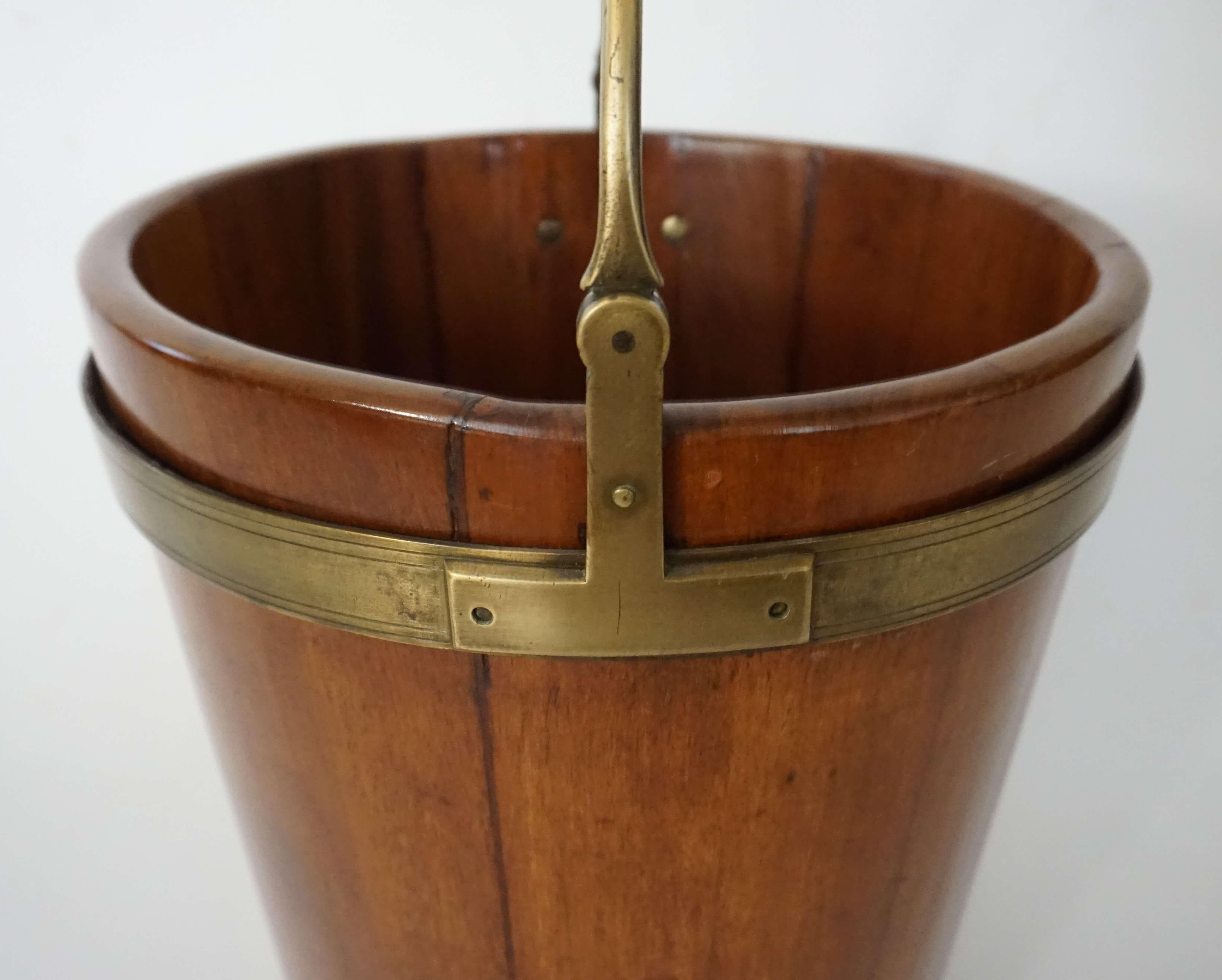 Irish Georgian Brass Bound Mahogany Bucket, circa 1780 For Sale 3