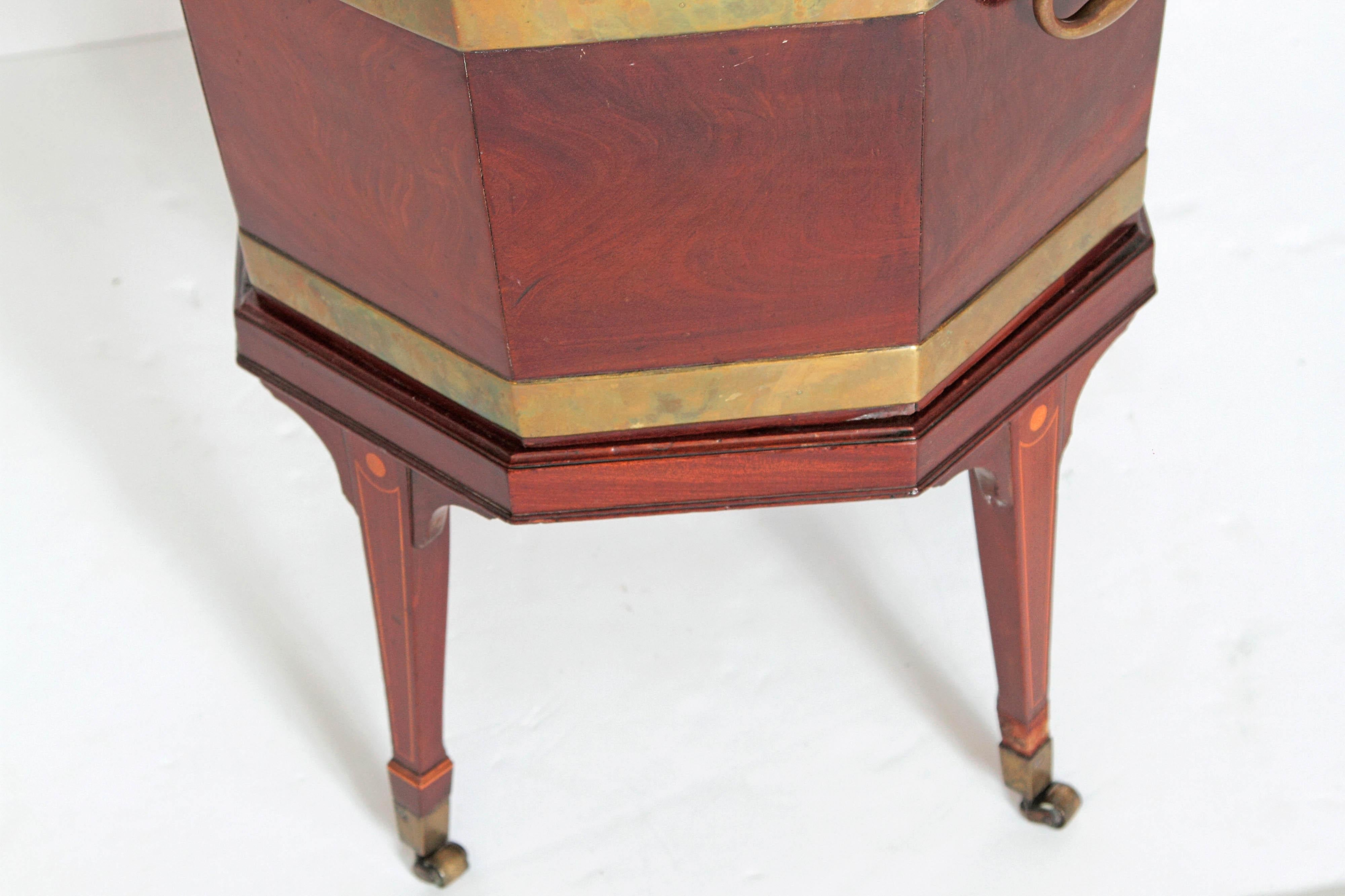 George III Mahogany and Brass Cellarette/Wine Cooler 4