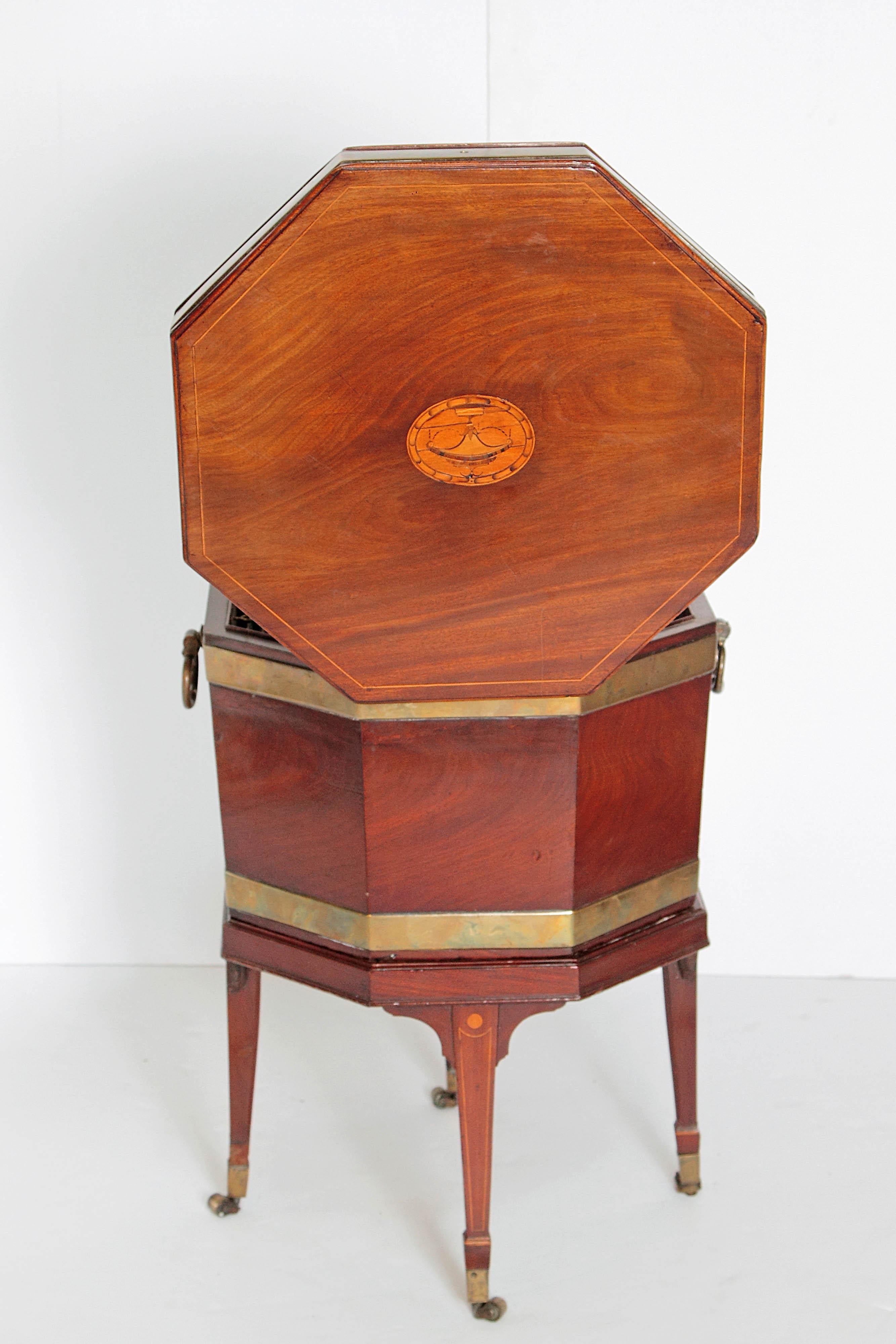 George III Mahogany and Brass Cellarette/Wine Cooler 7