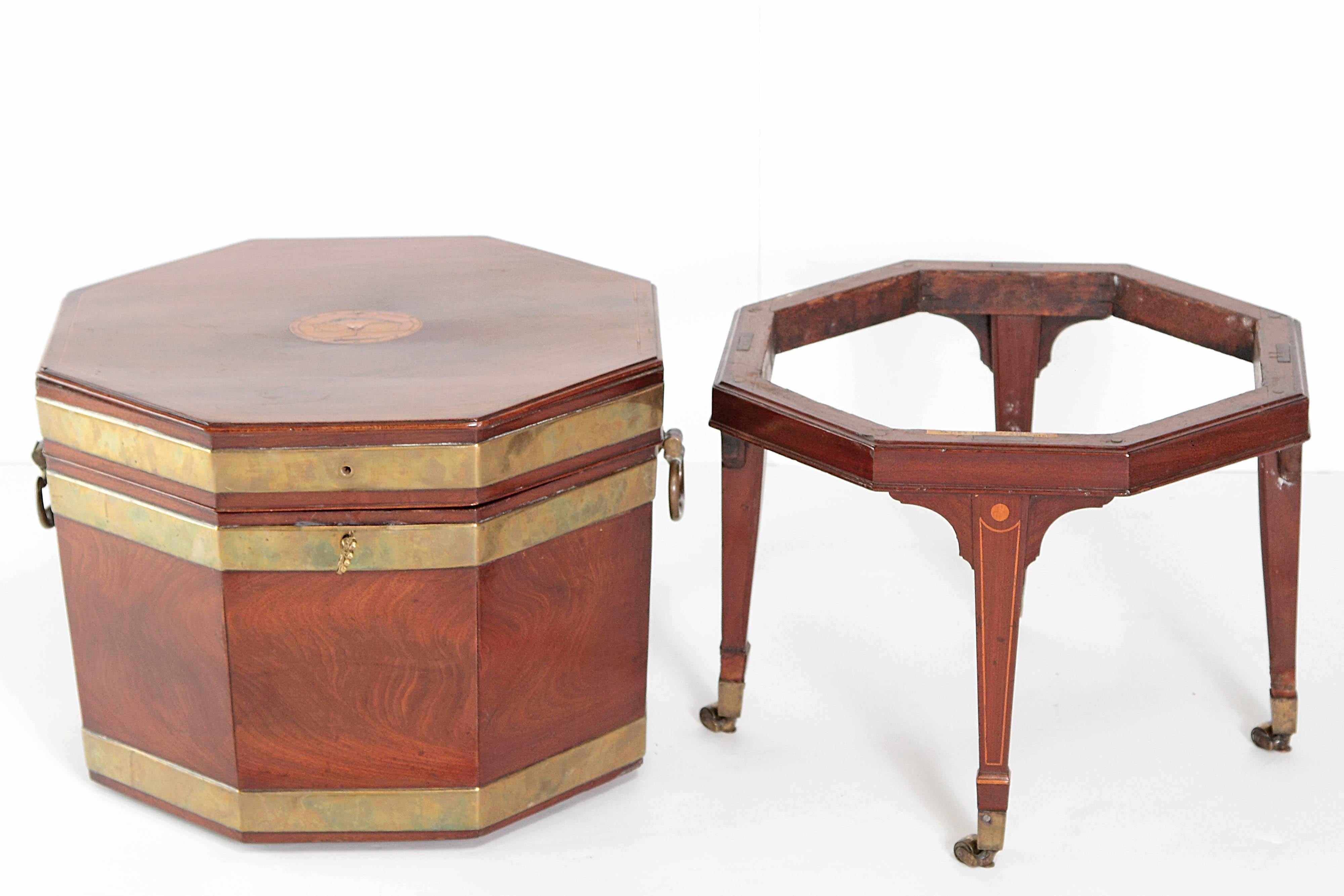George III Mahogany and Brass Cellarette/Wine Cooler 9
