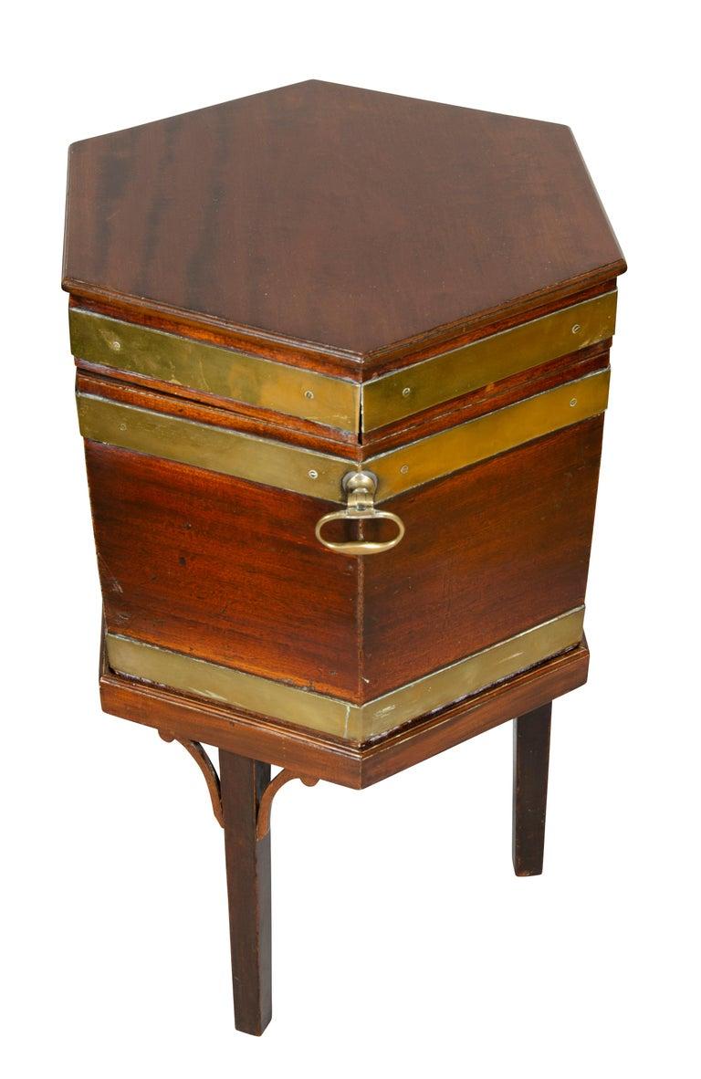 George III Mahogany and Brass Wine Cooler For Sale 7