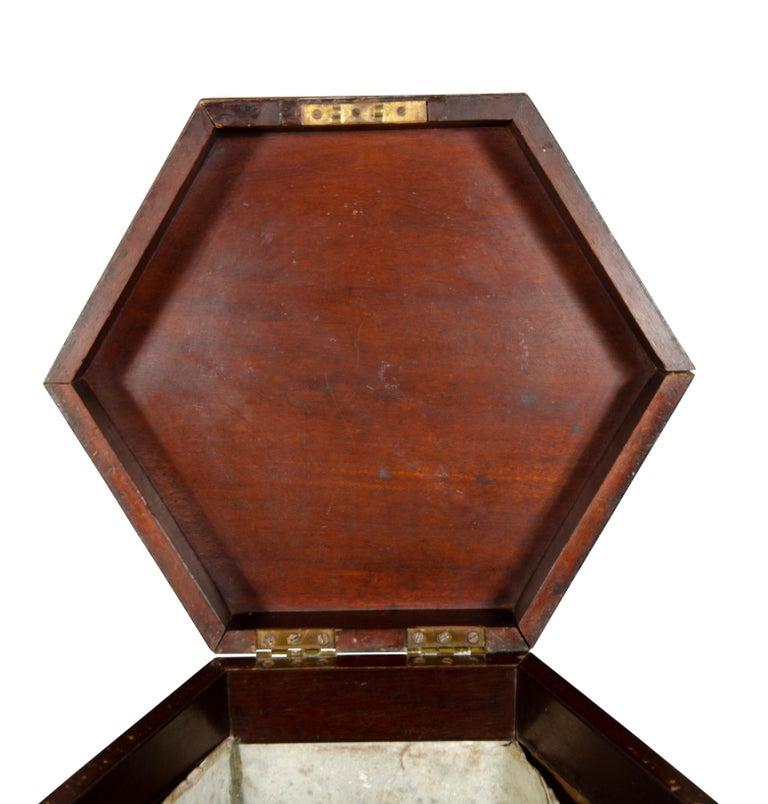 George III Mahogany and Brass Wine Cooler In Good Condition For Sale In Essex, MA