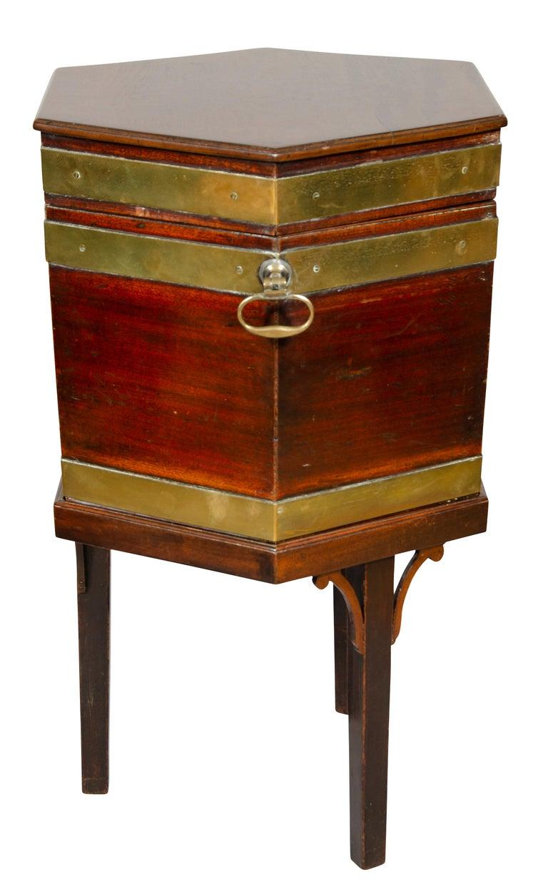 George III Mahogany and Brass Wine Cooler For Sale 4