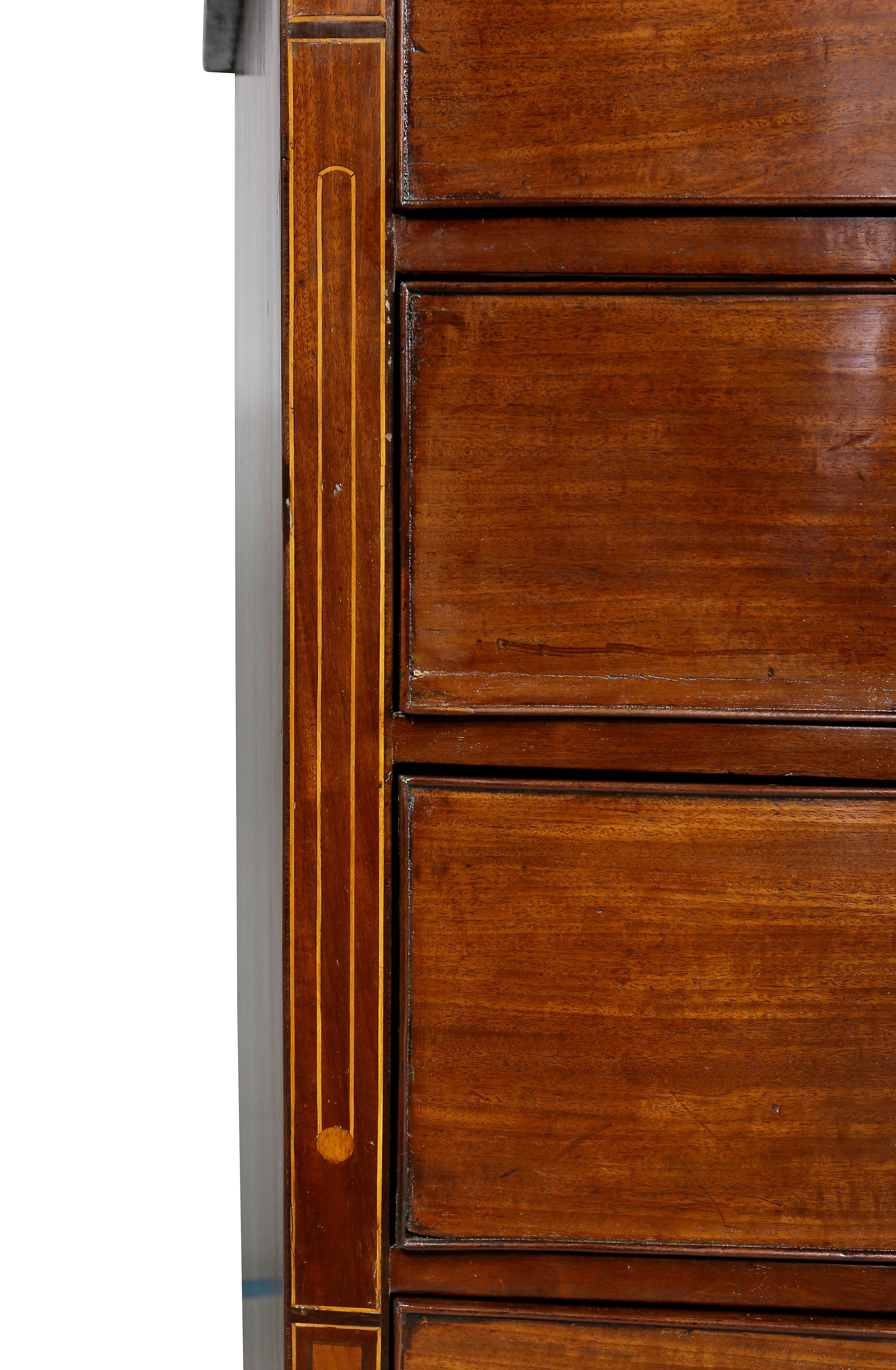 George III Mahogany and Inlaid Bowfront Chest of Drawers (Spätes 18. Jahrhundert)