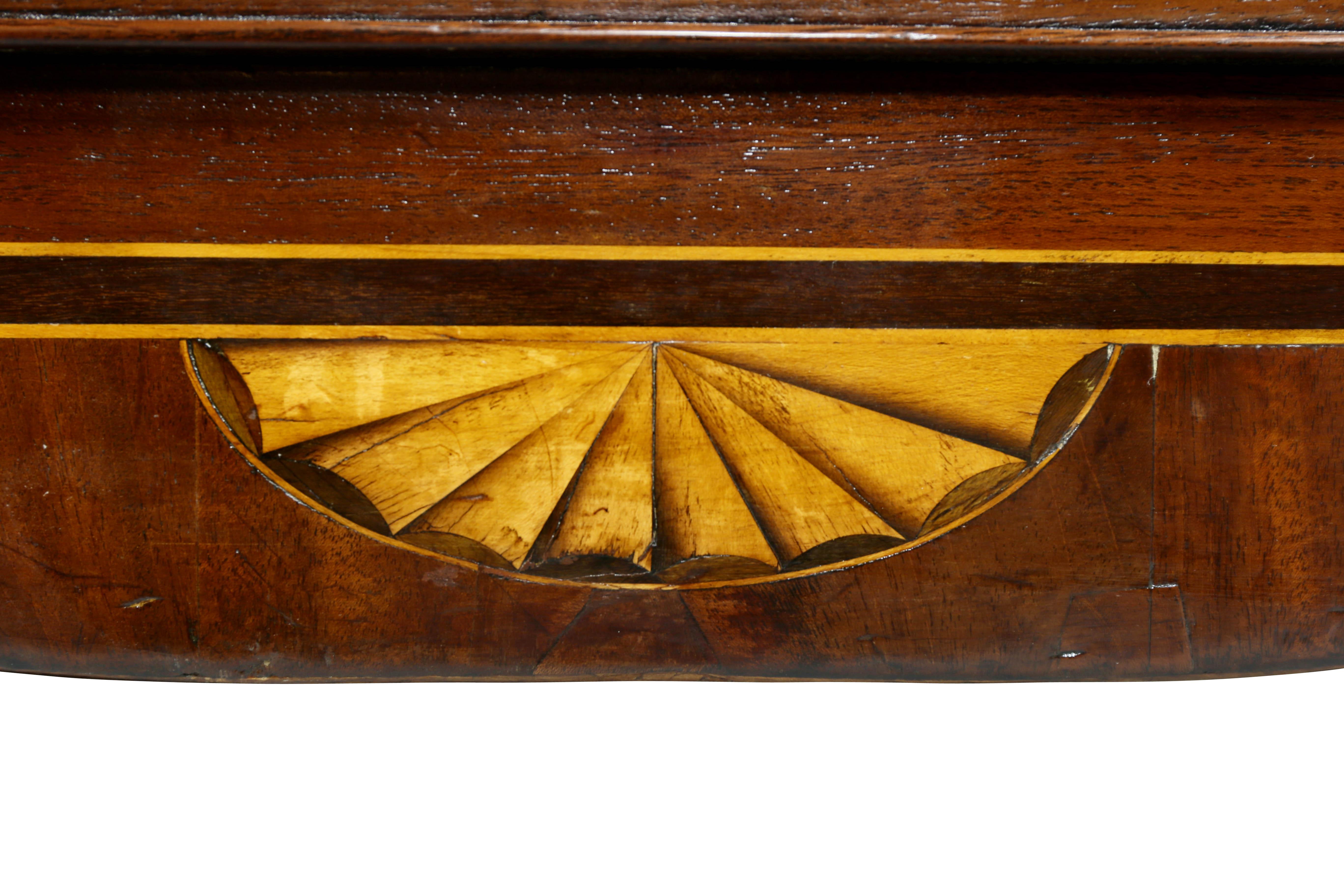 George III Mahogany and Inlaid Bowfront Chest of Drawers (Mahagoni)
