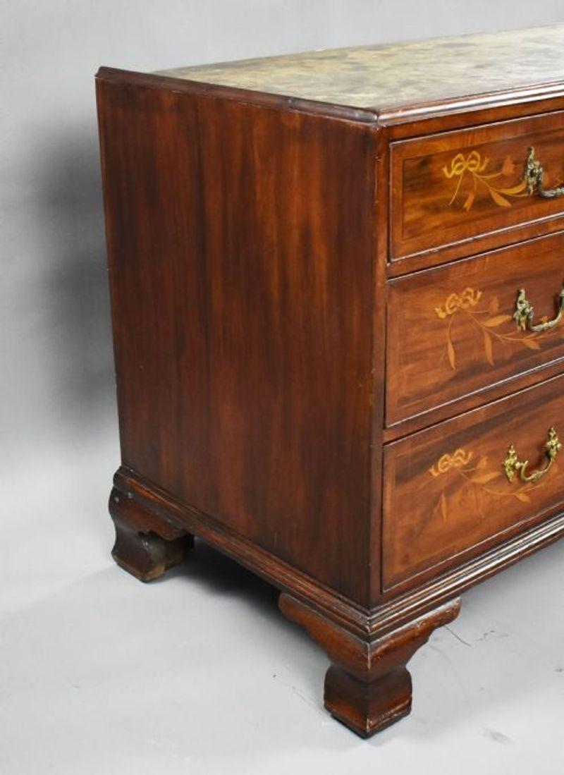George III Mahogany and Inlaid Linen Press For Sale 9