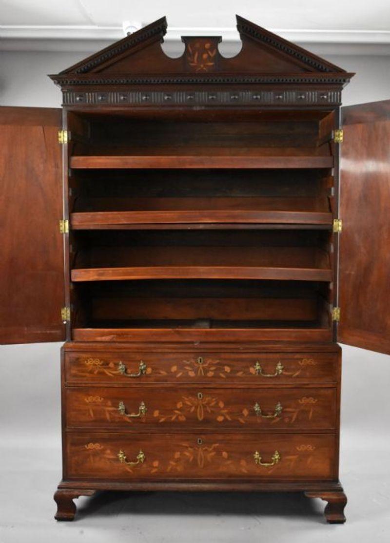 George III Mahogany and Inlaid Linen Press For Sale 3