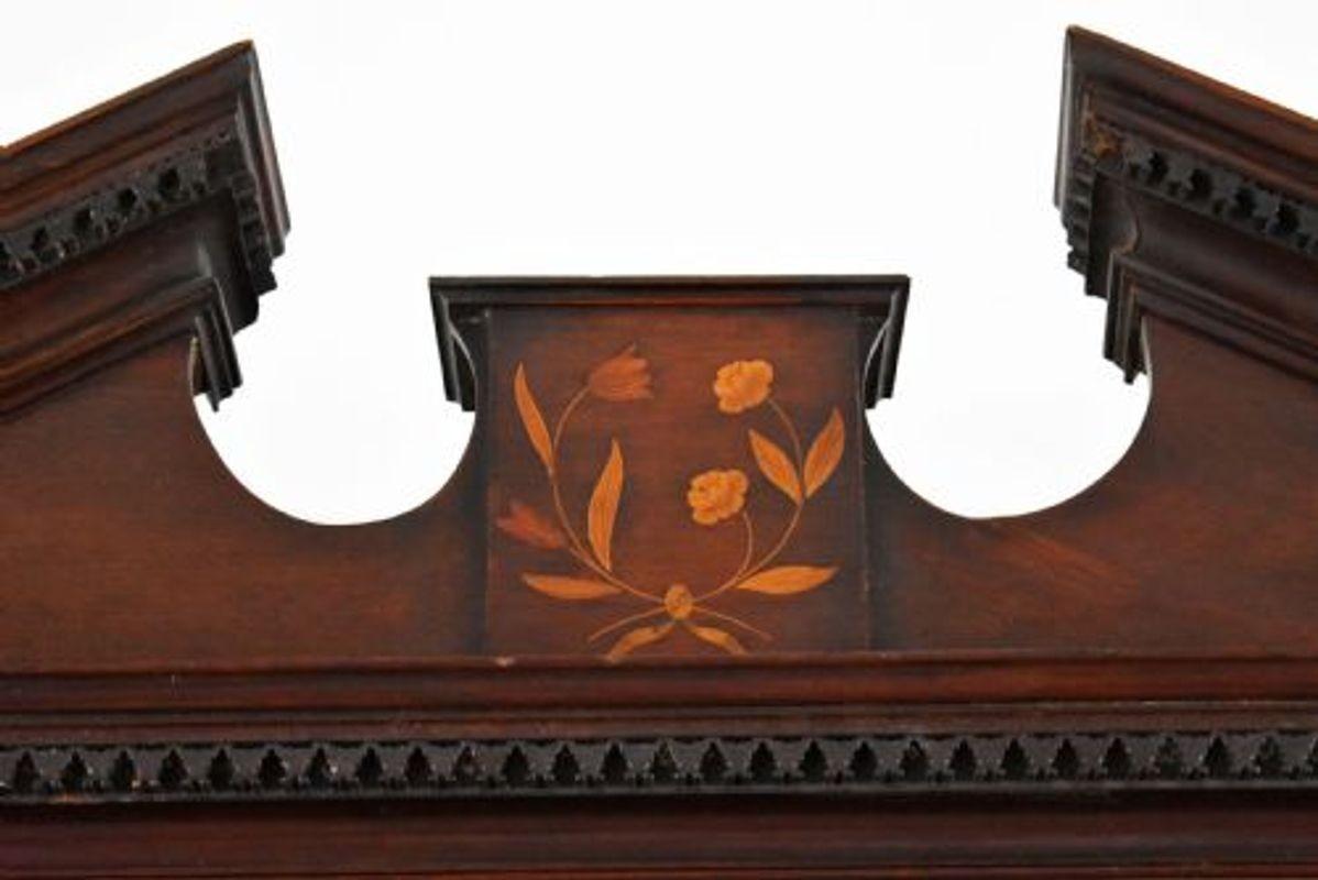 George III Mahogany and Inlaid Linen Press For Sale 4