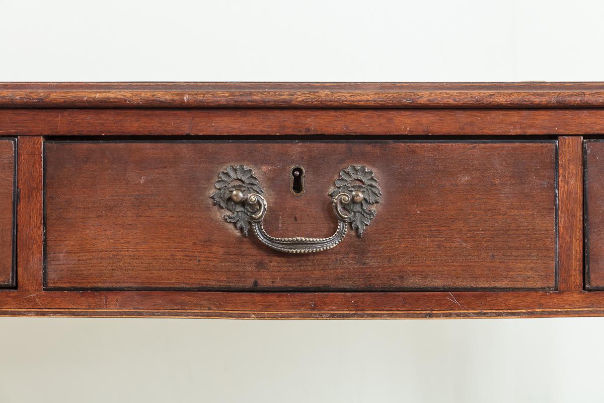 Schreibtisch aus Mahagoni und rotem Leder George III im Zustand „Gut“ im Angebot in London, GB