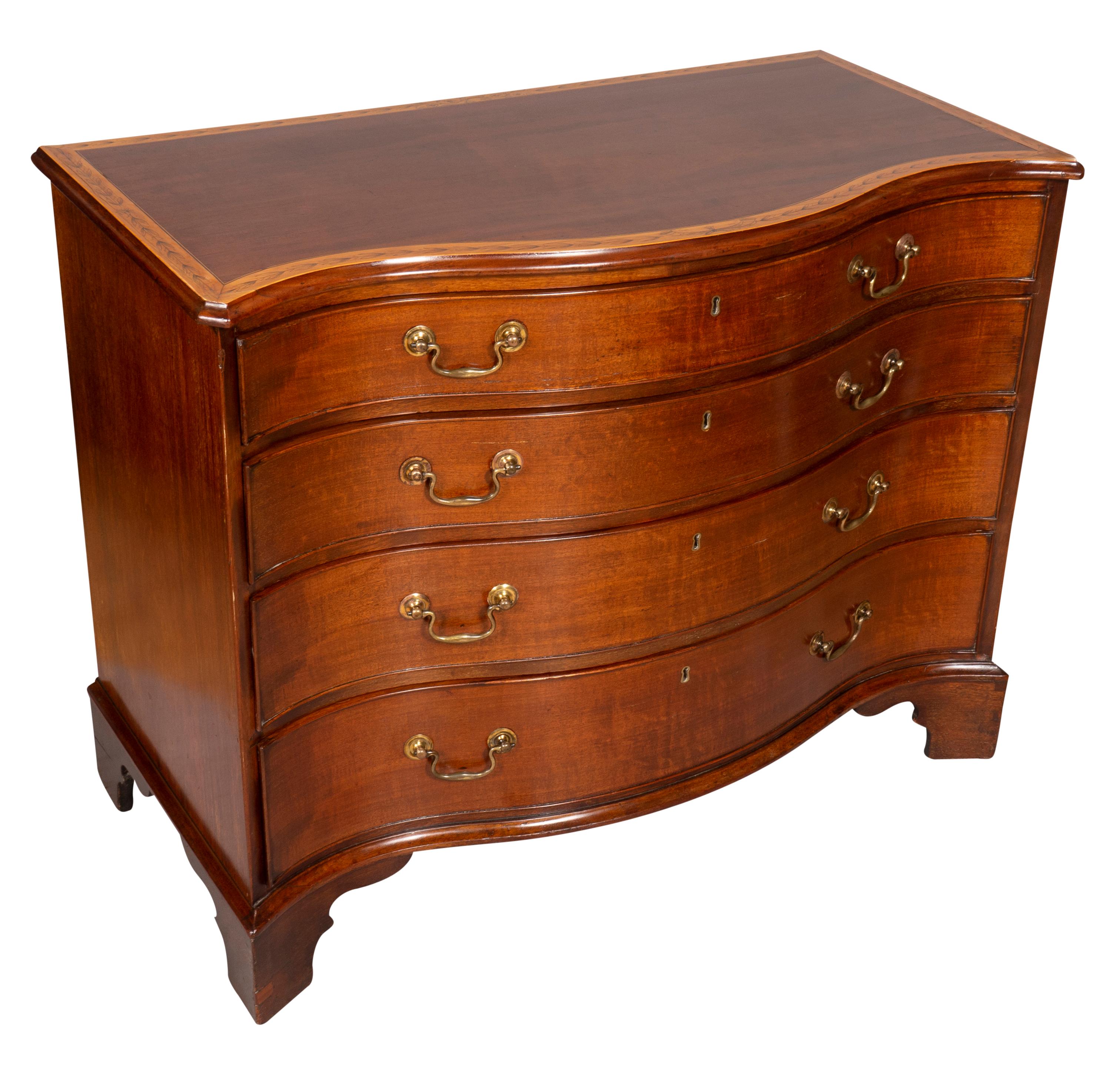 George III Mahogany And Satinwood Chest Of Drawers For Sale 4