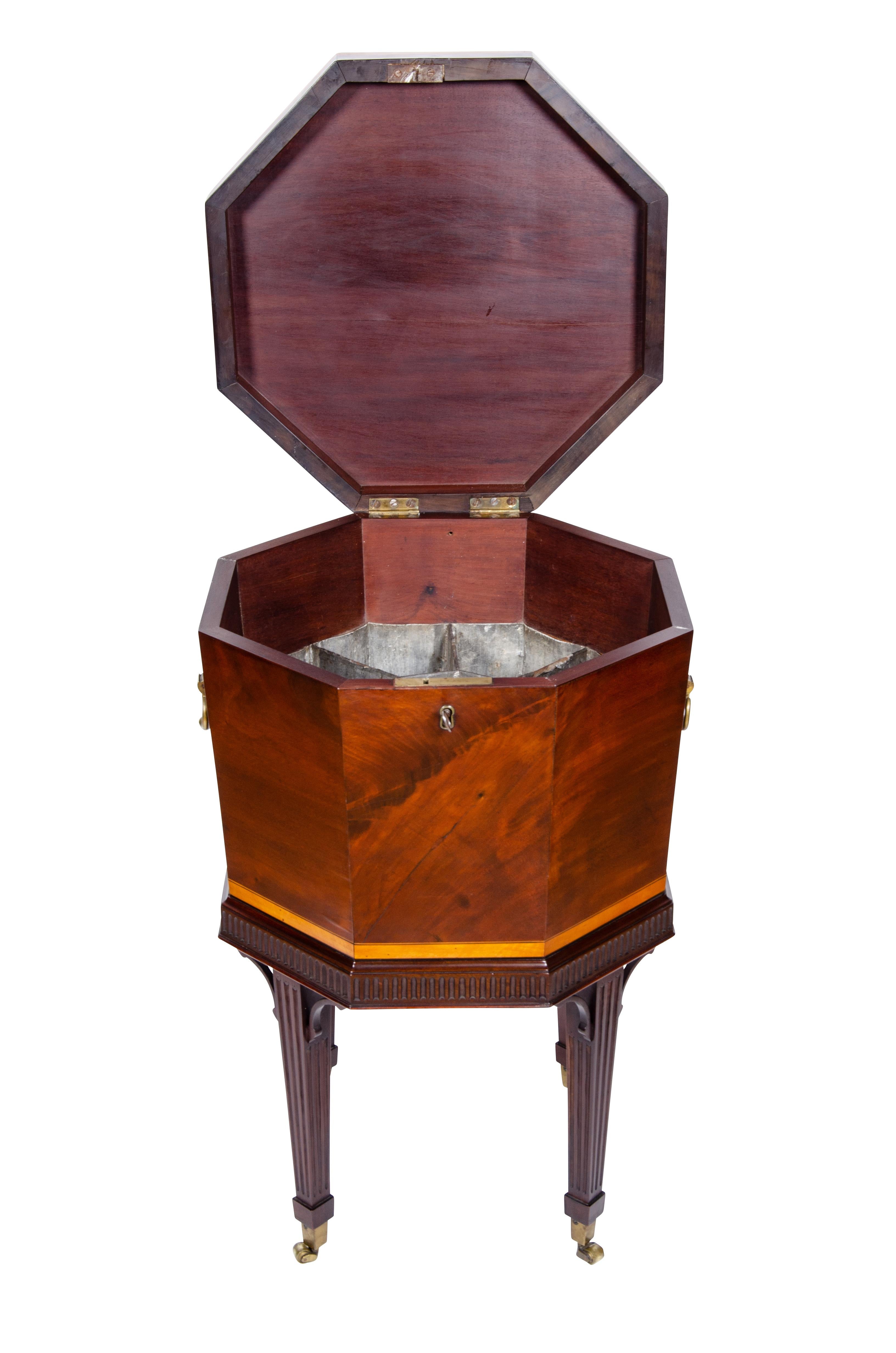George III Mahogany and Satinwood Inlaid Cellarette In Good Condition For Sale In Essex, MA