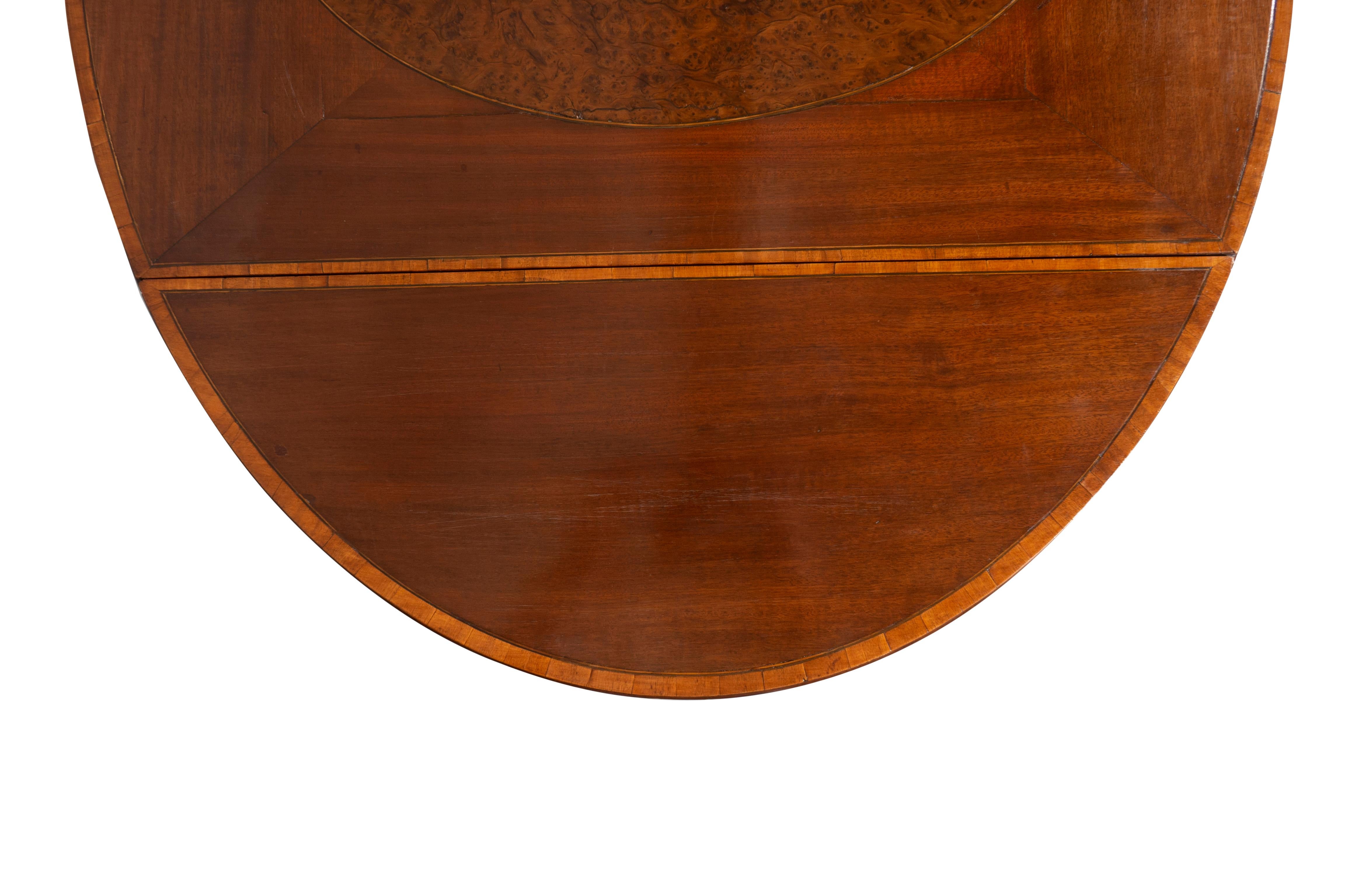 Pembroke-Tisch aus Mahagoni und Thuya-Holz, George III.-Periode im Angebot 10
