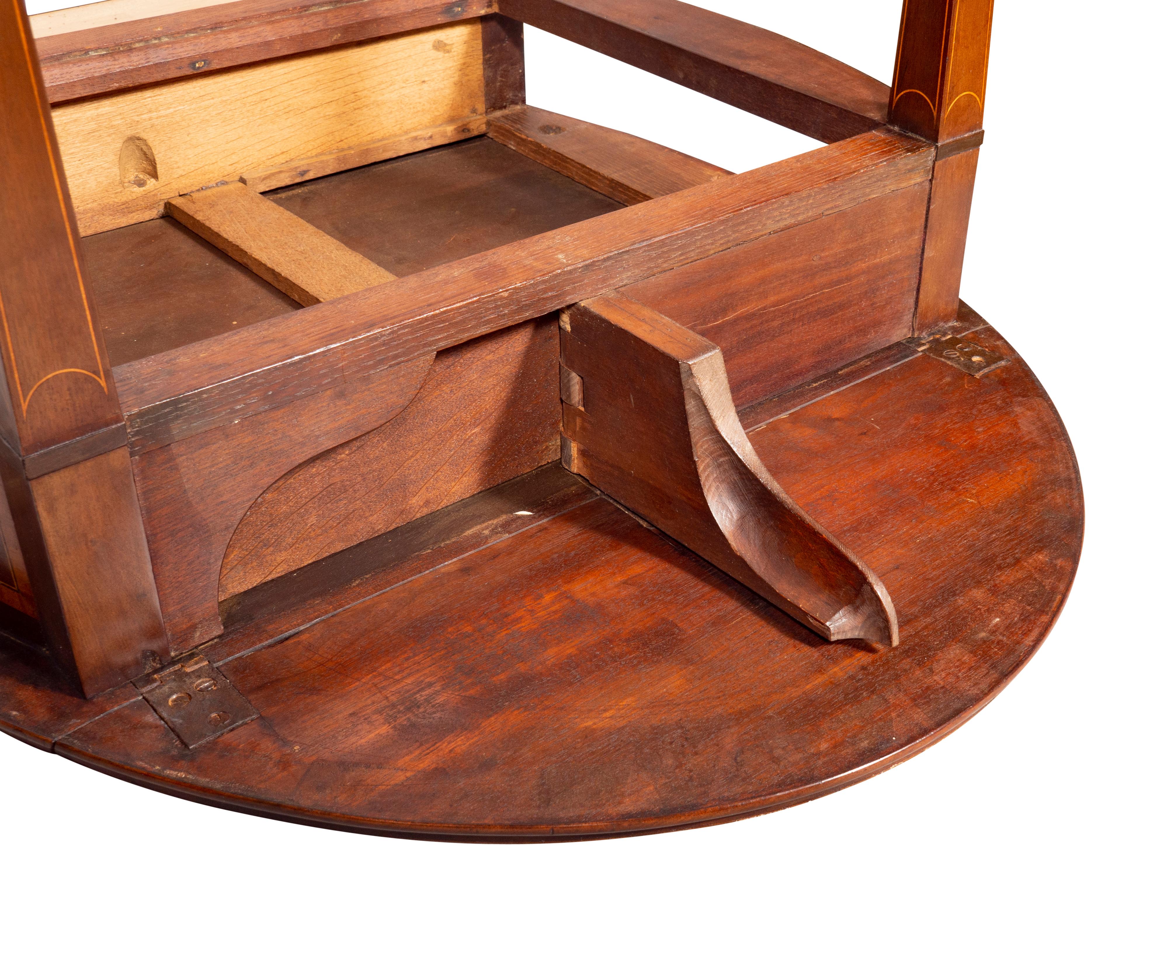 Pembroke-Tisch aus Mahagoni und Thuya-Holz, George III.-Periode im Angebot 13