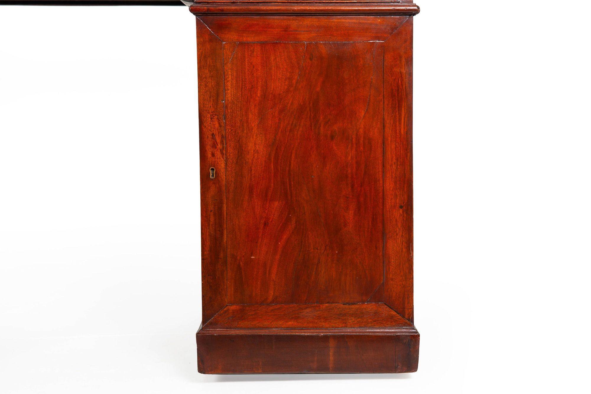 George III Mahogany Architect’s Desk attr. Gillows of Lancaster circa 1790 For Sale 3