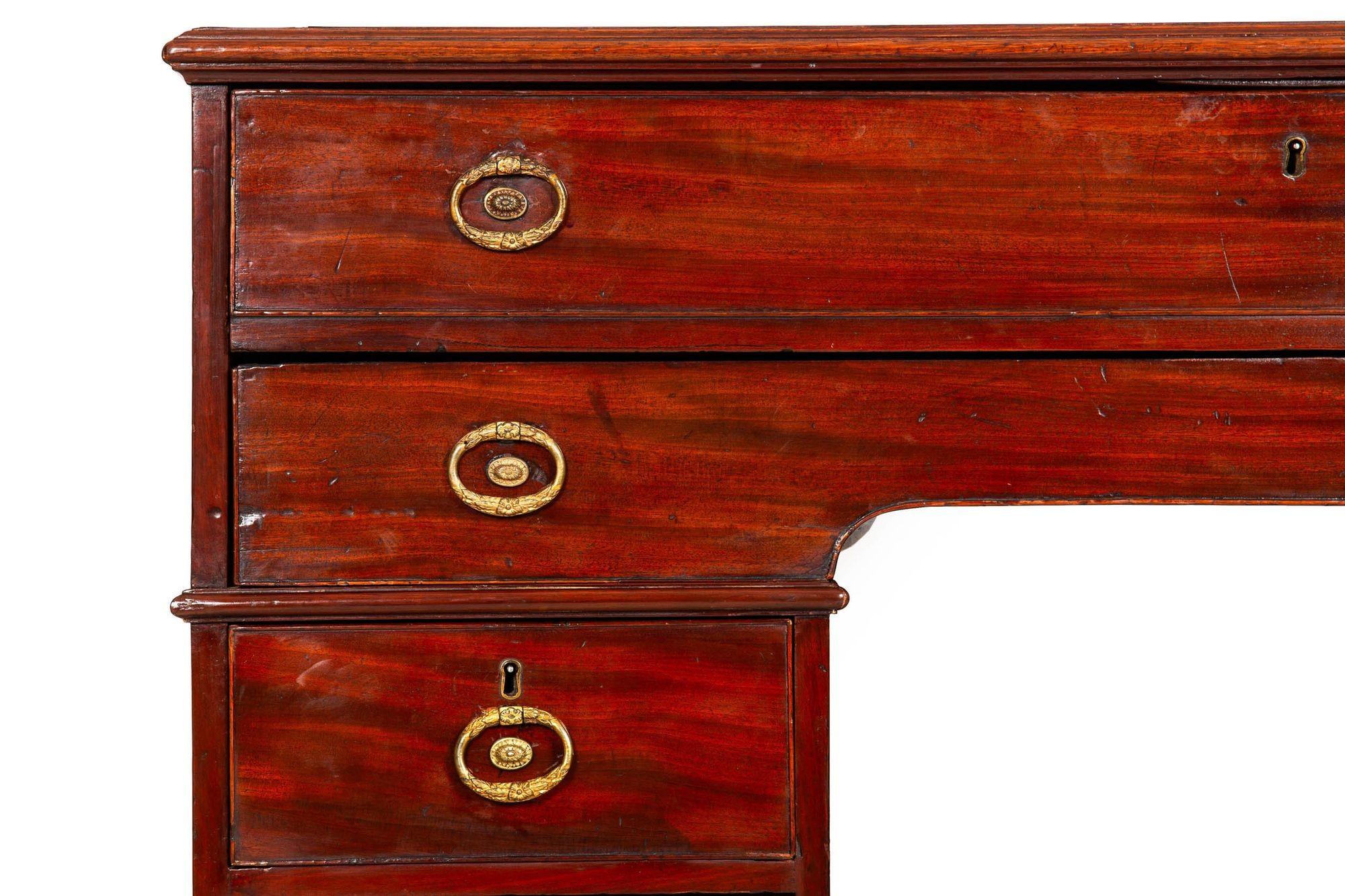 George III Mahogany Architect’s Desk attr. Gillows of Lancaster circa 1790 For Sale 4