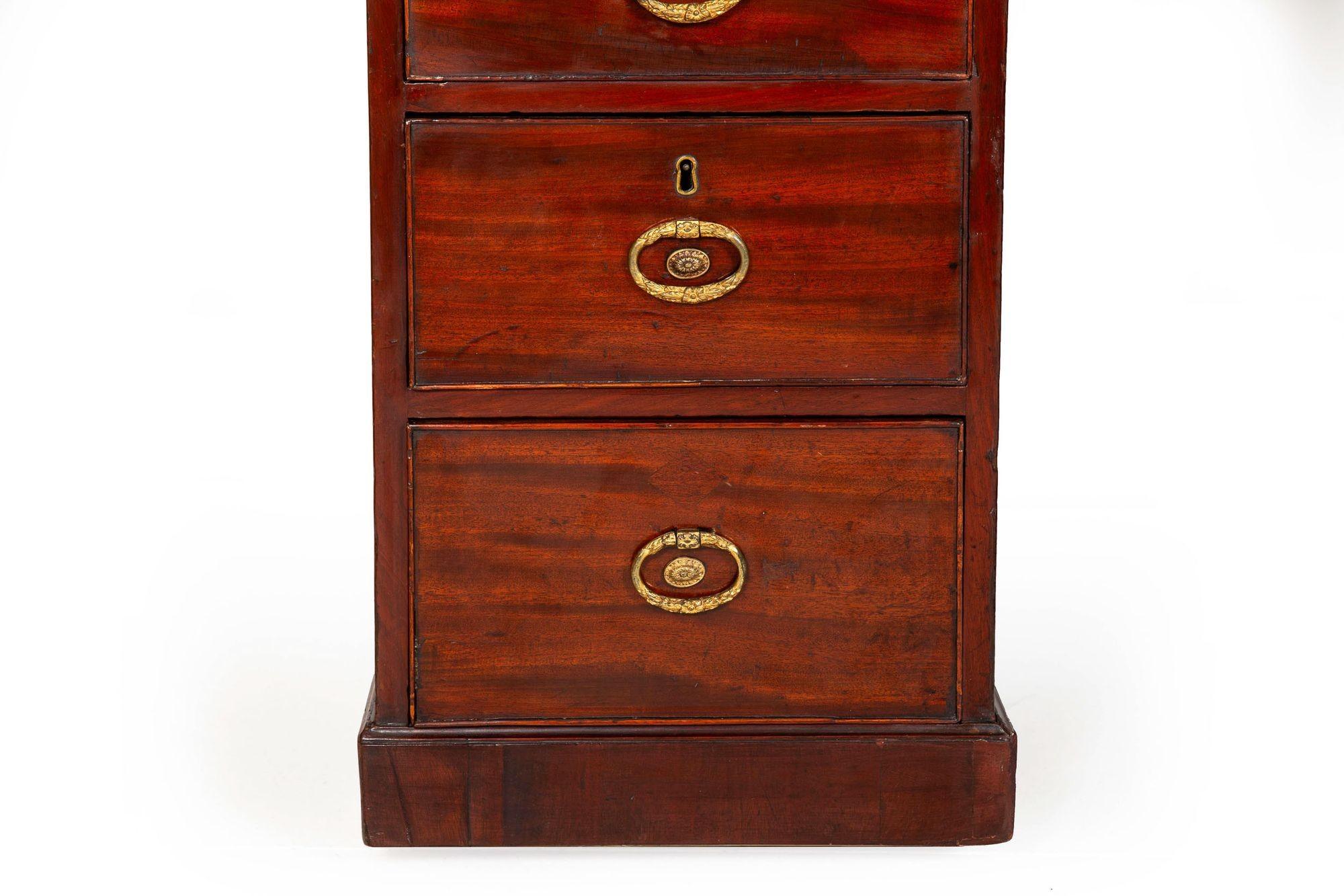 George III Mahogany Architect’s Desk attr. Gillows of Lancaster circa 1790 For Sale 7