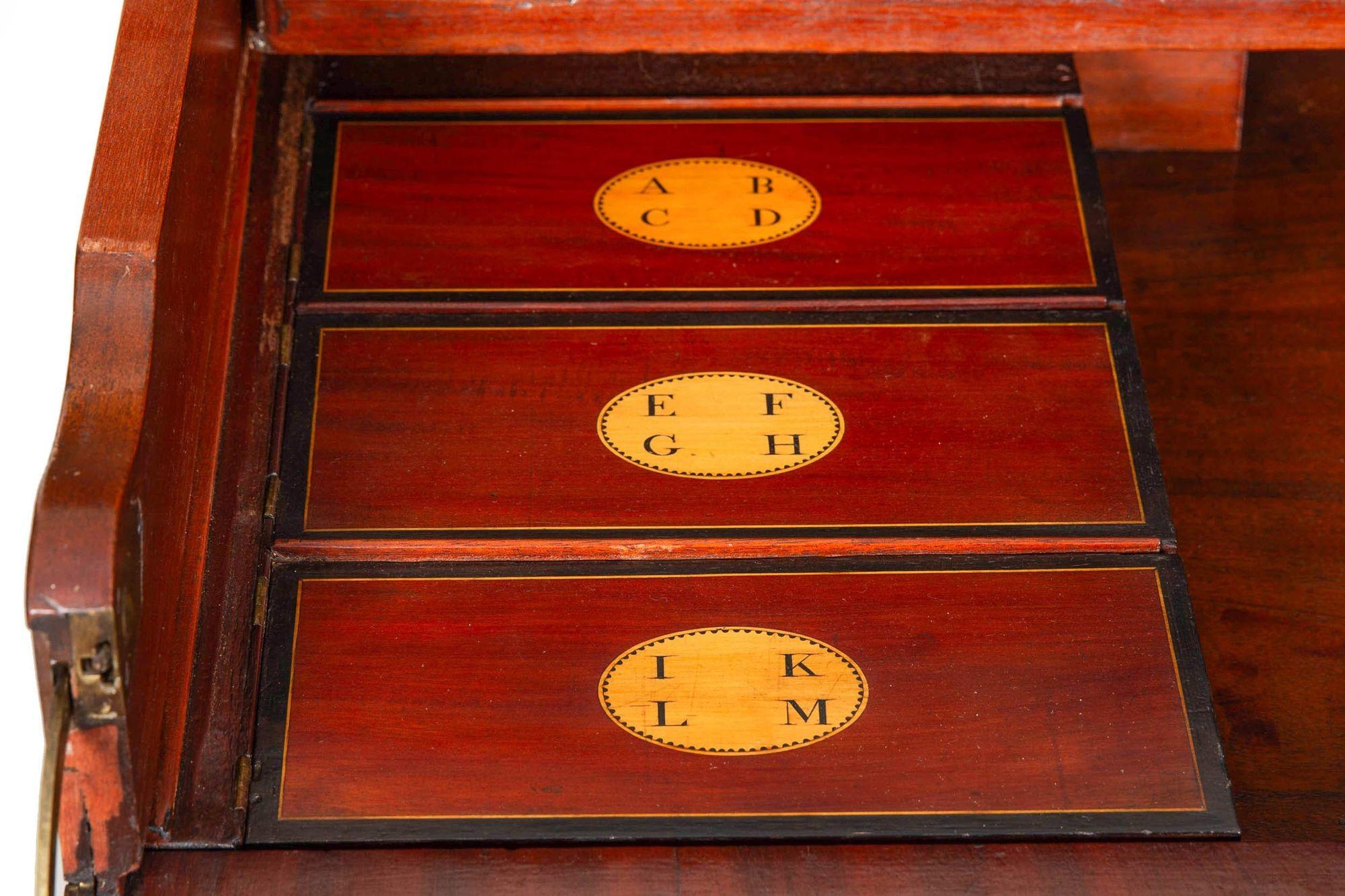 George III Mahogany Architect’s Desk attr. Gillows of Lancaster circa 1790 For Sale 8