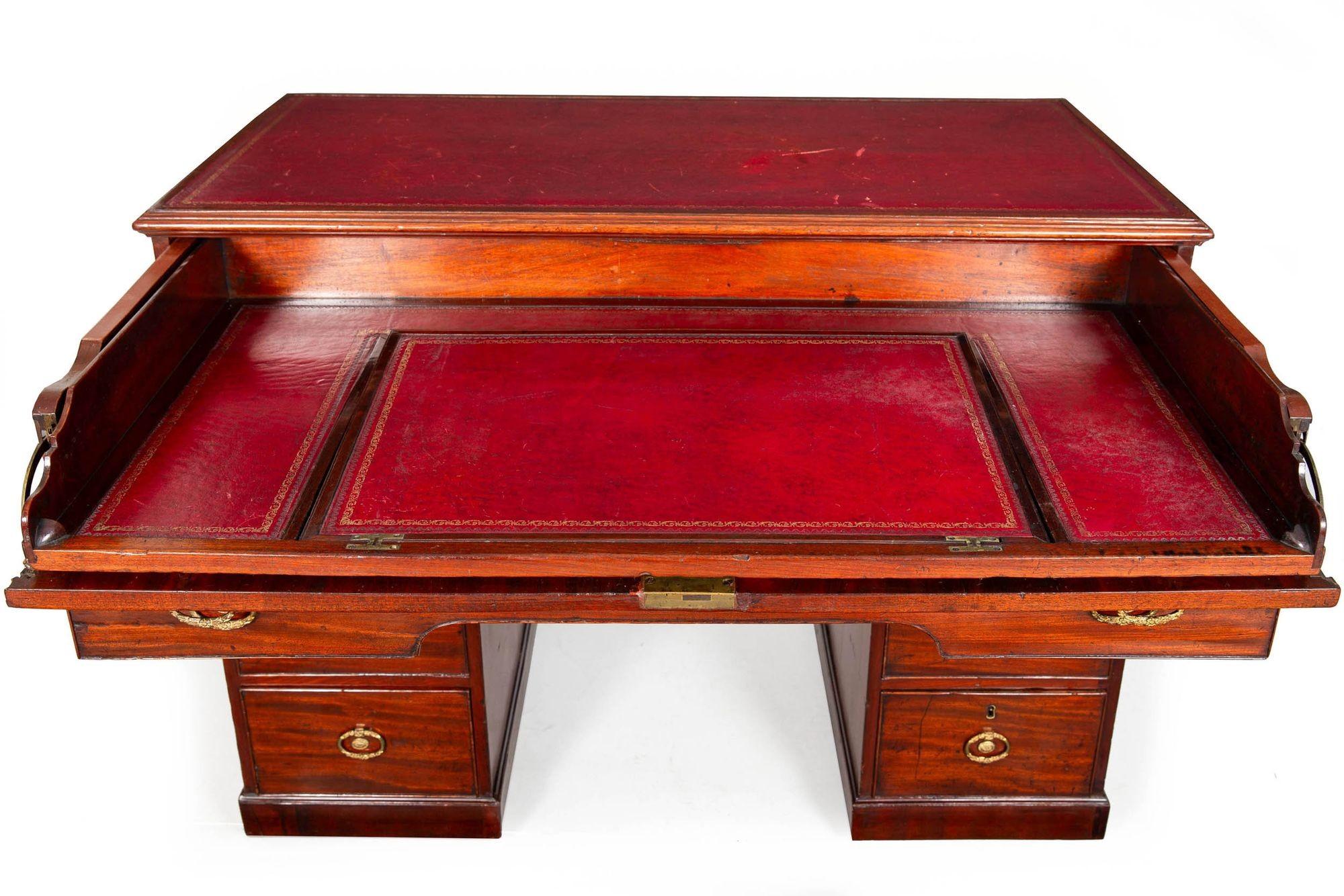 George III Mahogany Architect’s Desk attr. Gillows of Lancaster circa 1790 For Sale 12