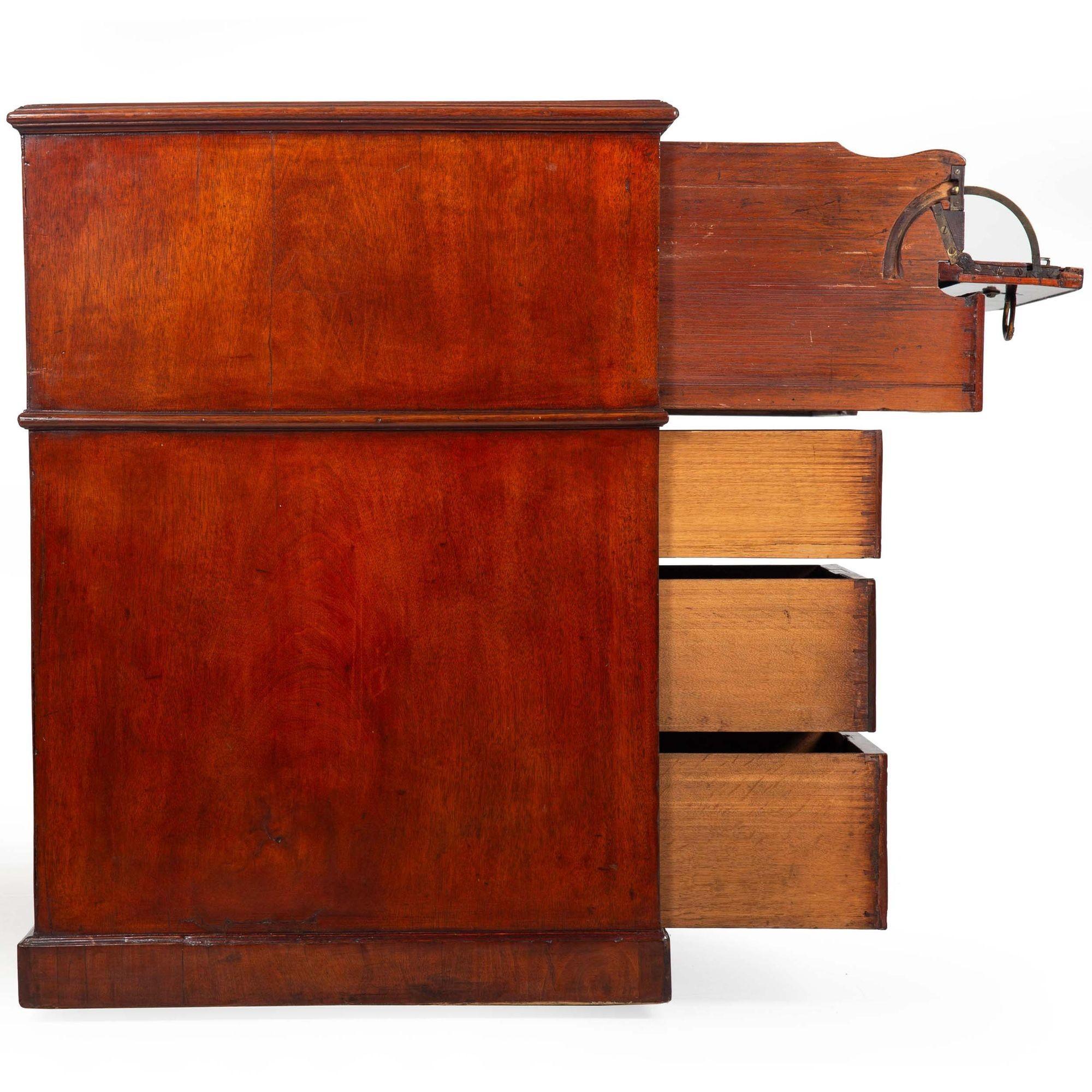 George III Mahogany Architect’s Desk attr. Gillows of Lancaster circa 1790 In Good Condition For Sale In Shippensburg, PA