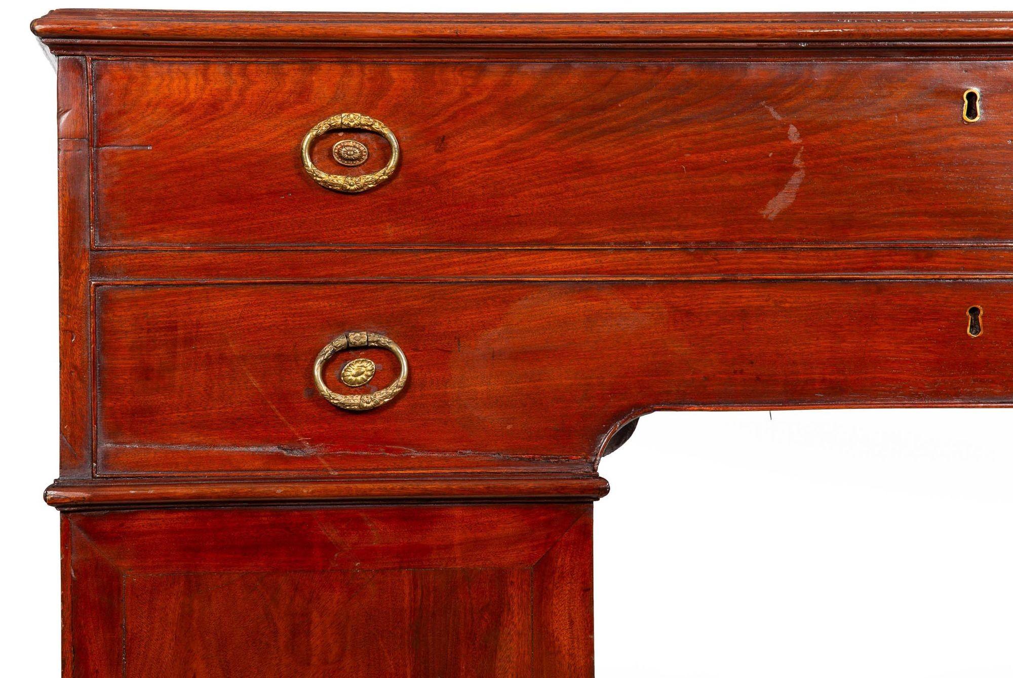 Leather George III Mahogany Architect’s Desk attr. Gillows of Lancaster circa 1790 For Sale