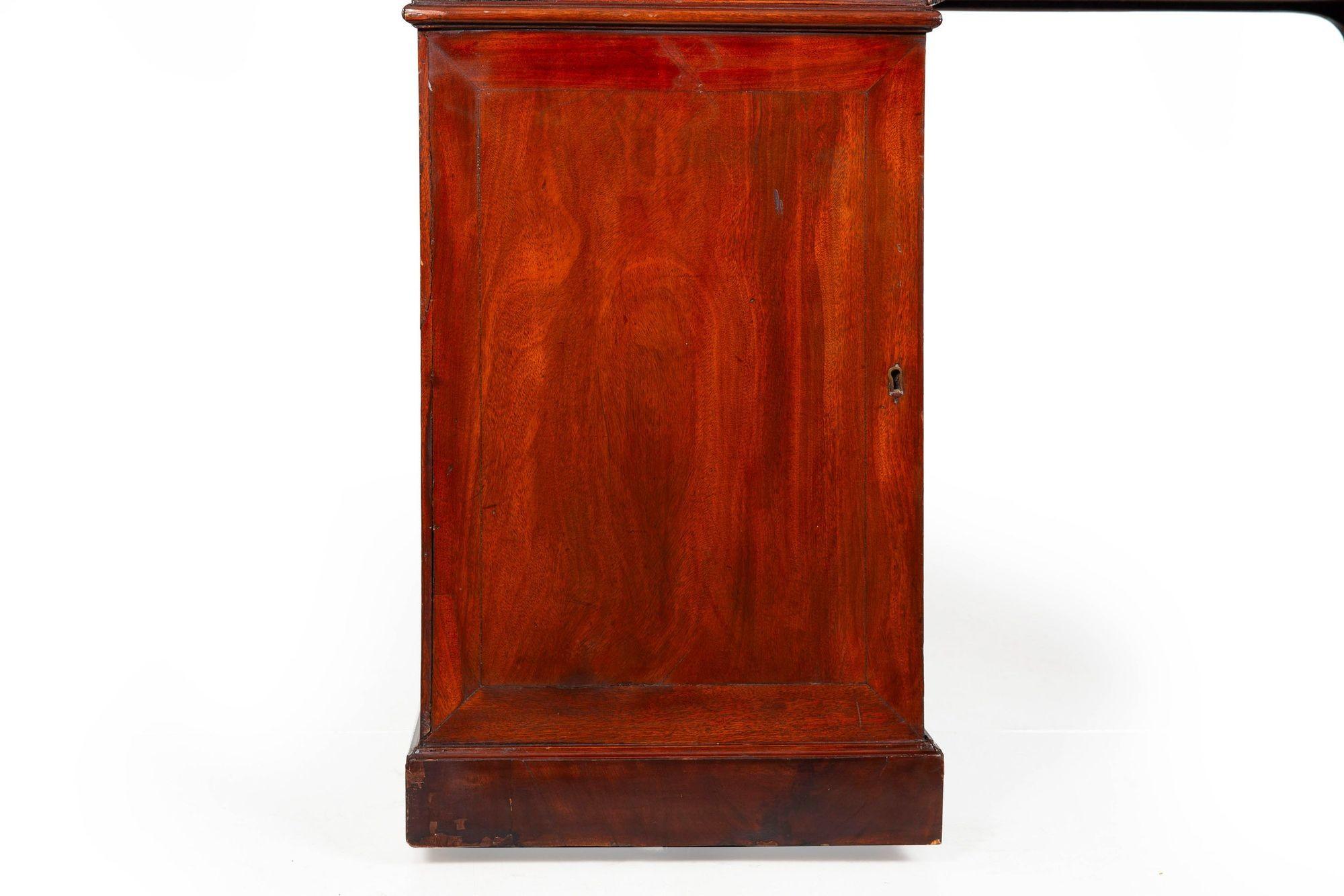 George III Mahogany Architect’s Desk attr. Gillows of Lancaster circa 1790 For Sale 2