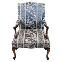 Fauteuil George III en tissu damas bleu de Chinoiserie