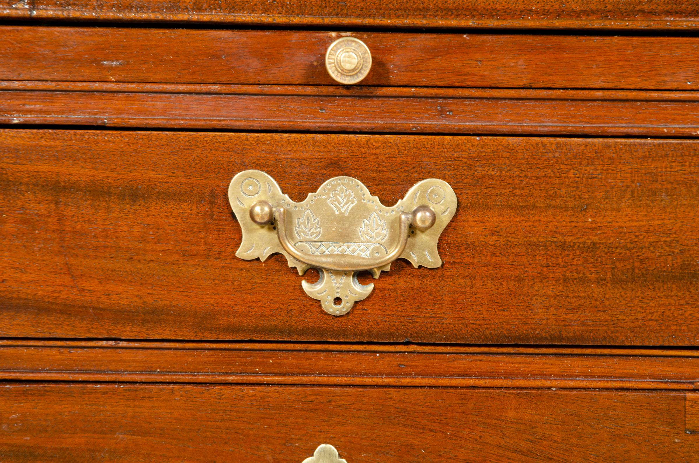 George III Mahogany Bachelor Chest Of Drawers For Sale 12