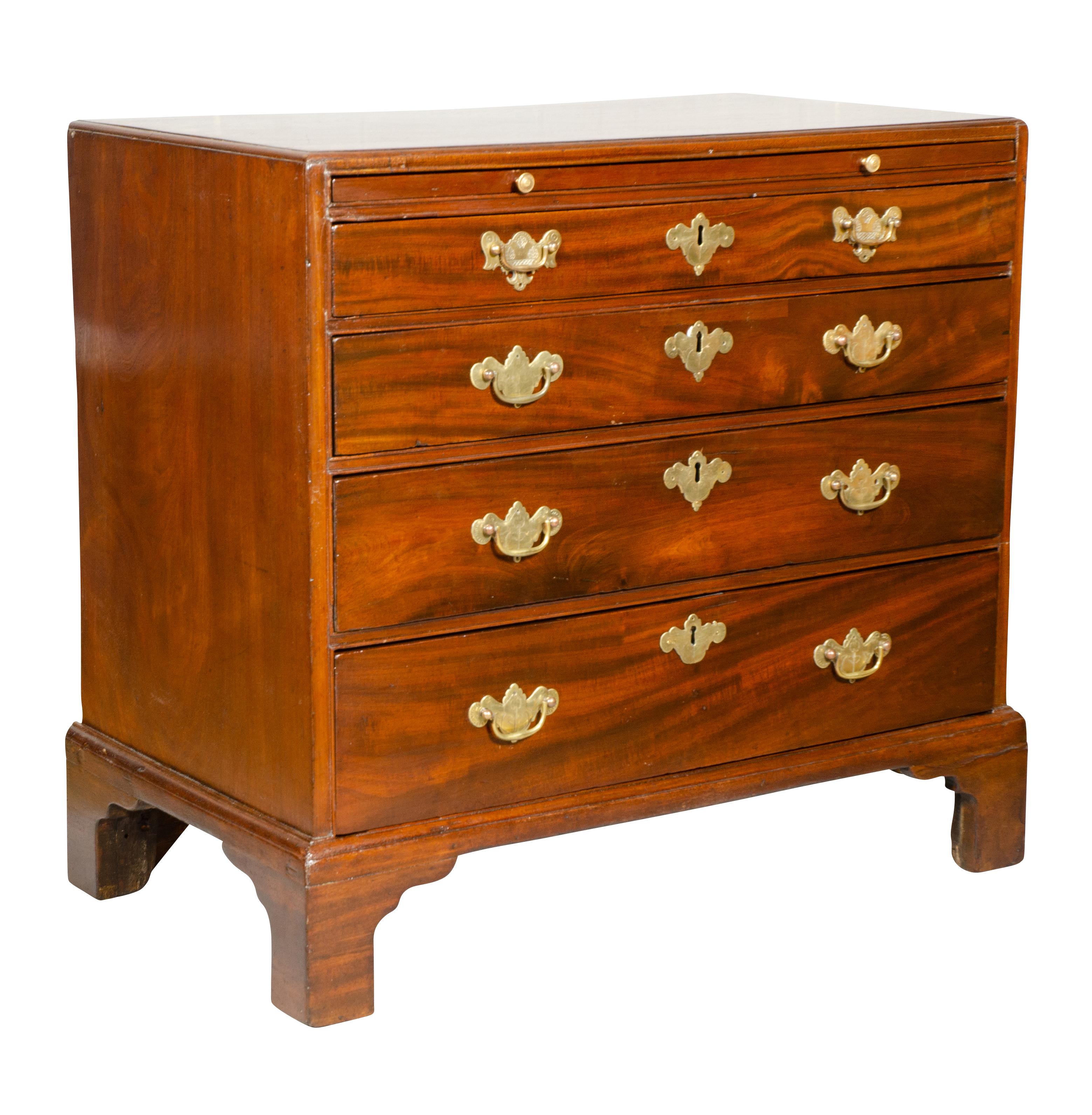 George III Mahogany Bachelor Chest Of Drawers For Sale 2