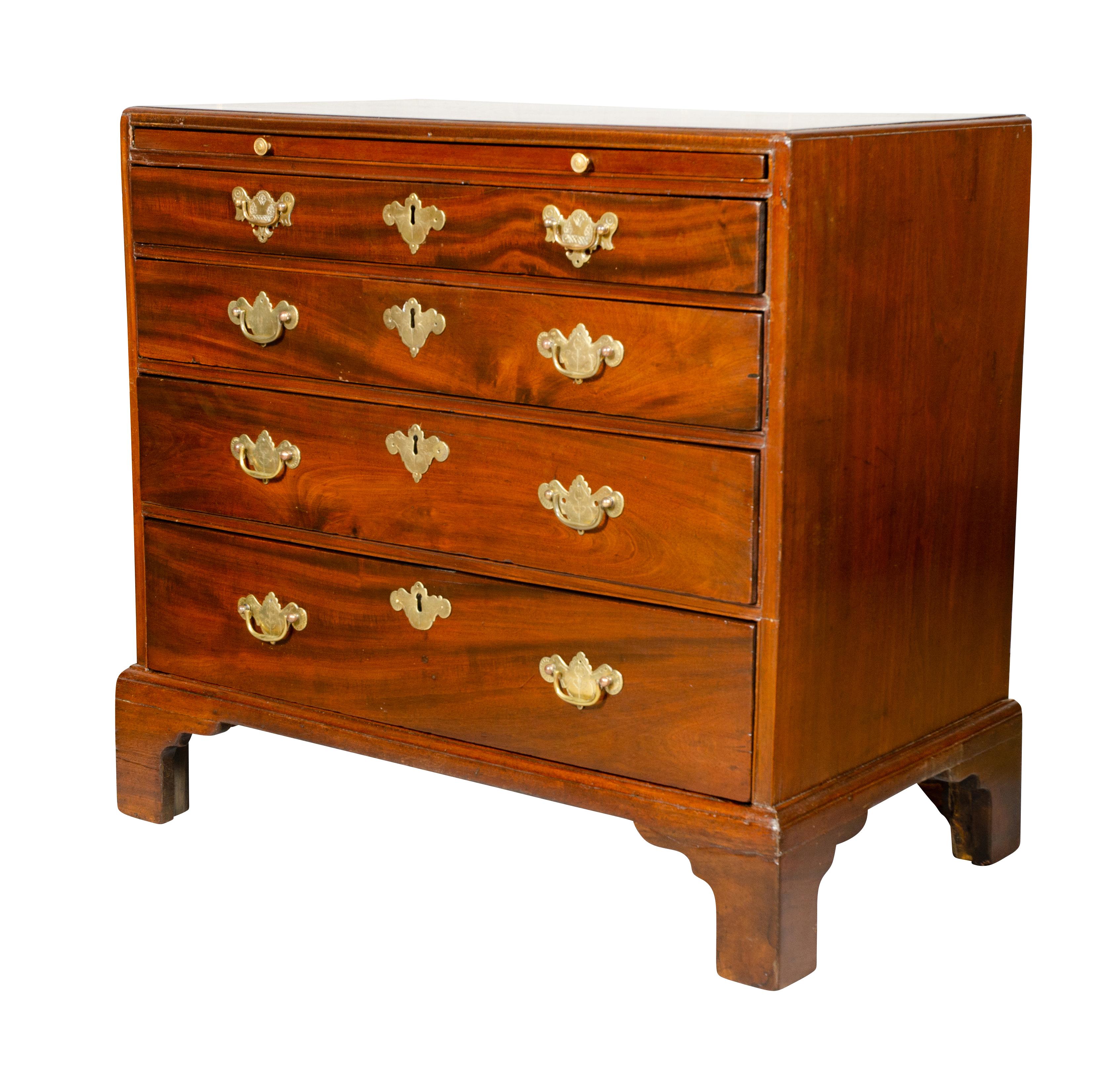 George III Mahogany Bachelor Chest Of Drawers For Sale 3