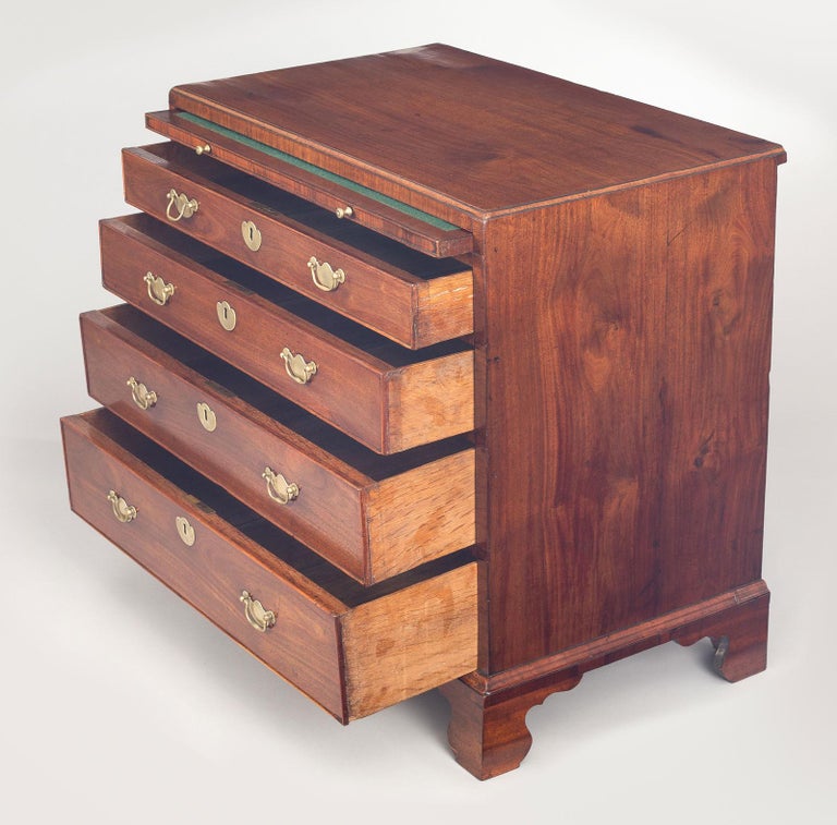 III Mahogany Bachelor's Chest, circa 1750 For Sale at 1stDibs