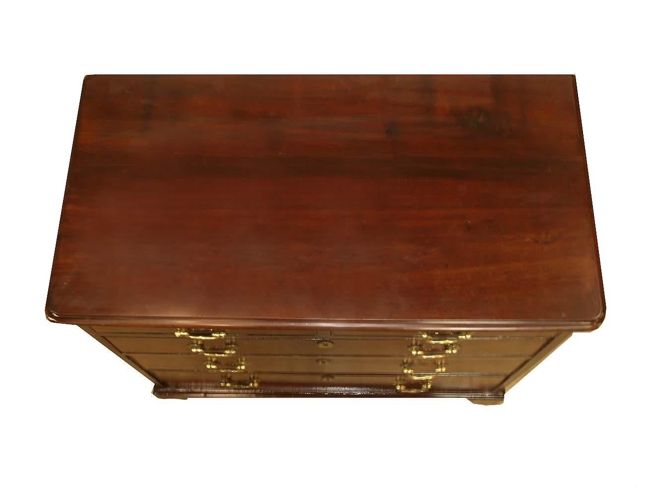 George III Mahogany Bachelor's Chest In Good Condition In Wilson, NC