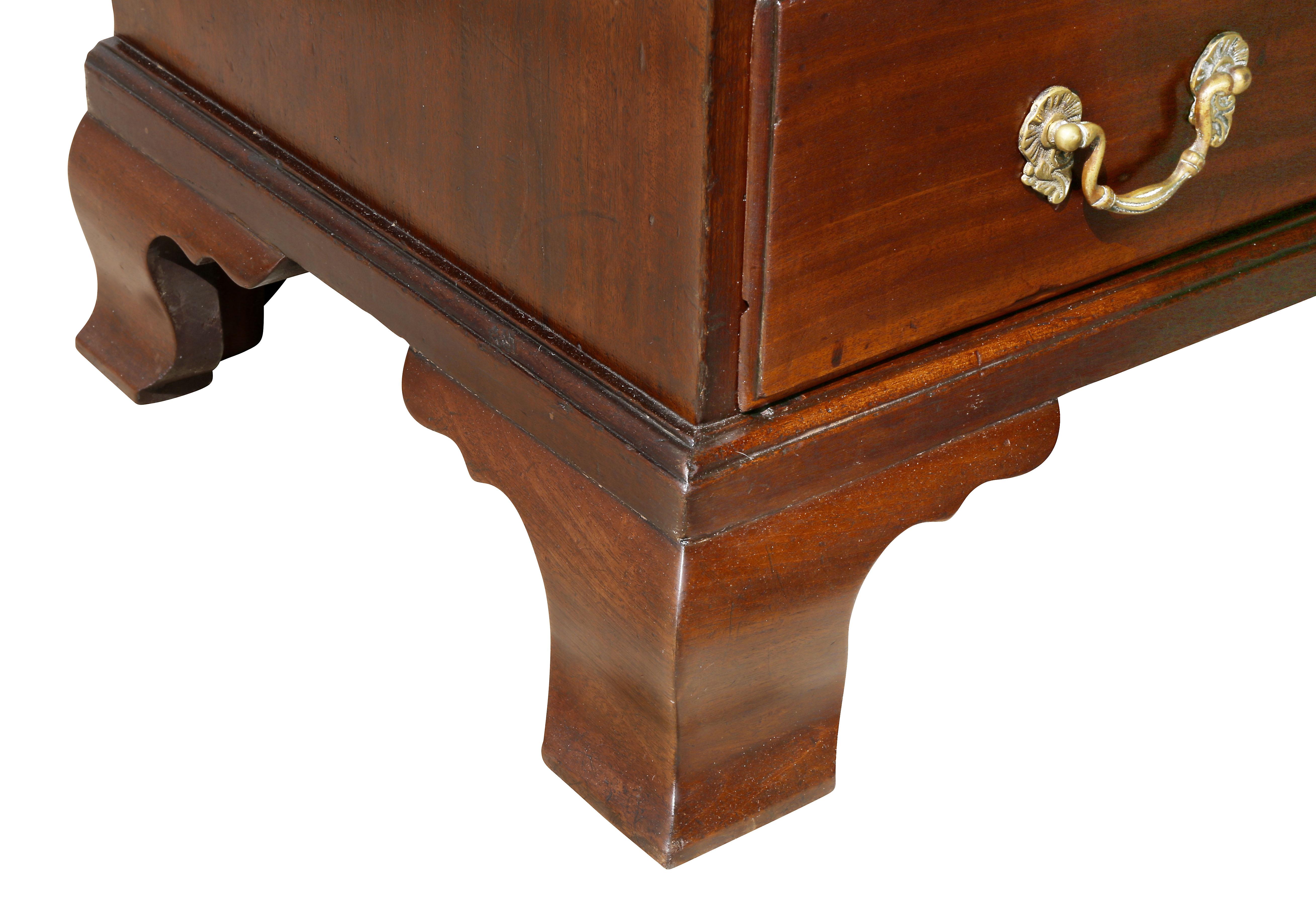 George III Mahogany Bachelors Chest 2