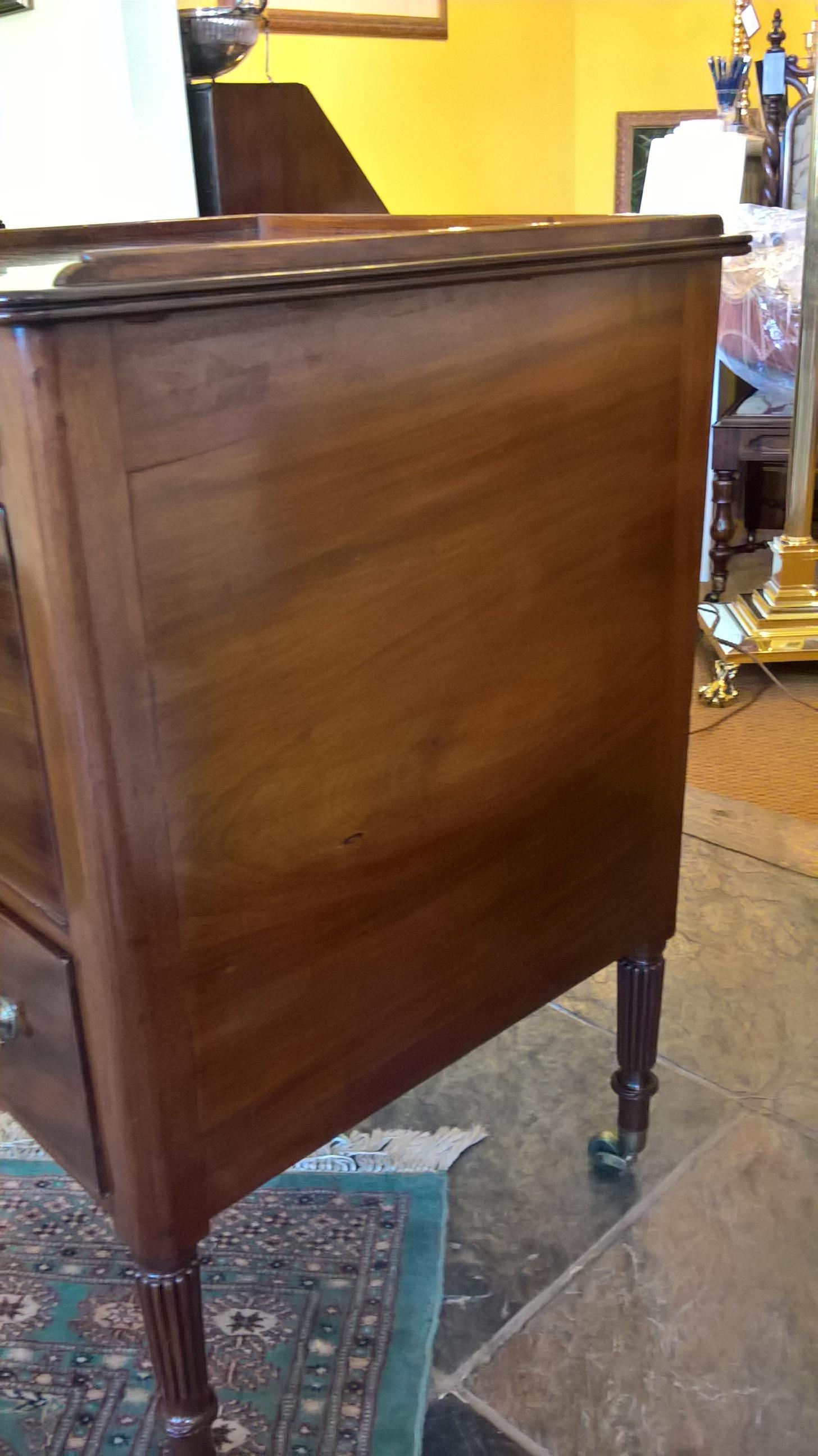 George III Mahogany Bedside Cabinet In Excellent Condition In Altrincham, Cheshire