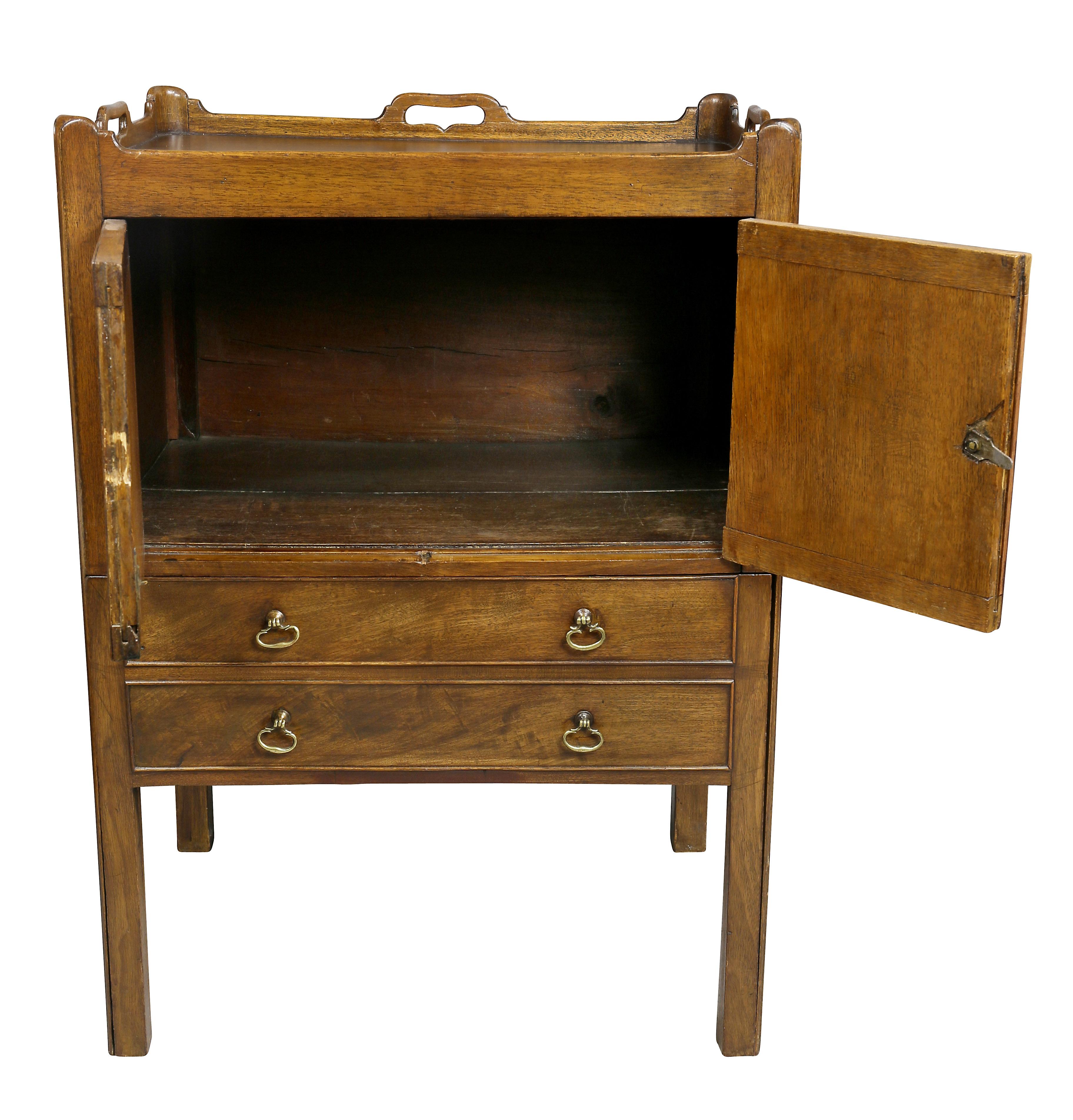 George III Mahogany Bedside Cabinet In Good Condition In Essex, MA