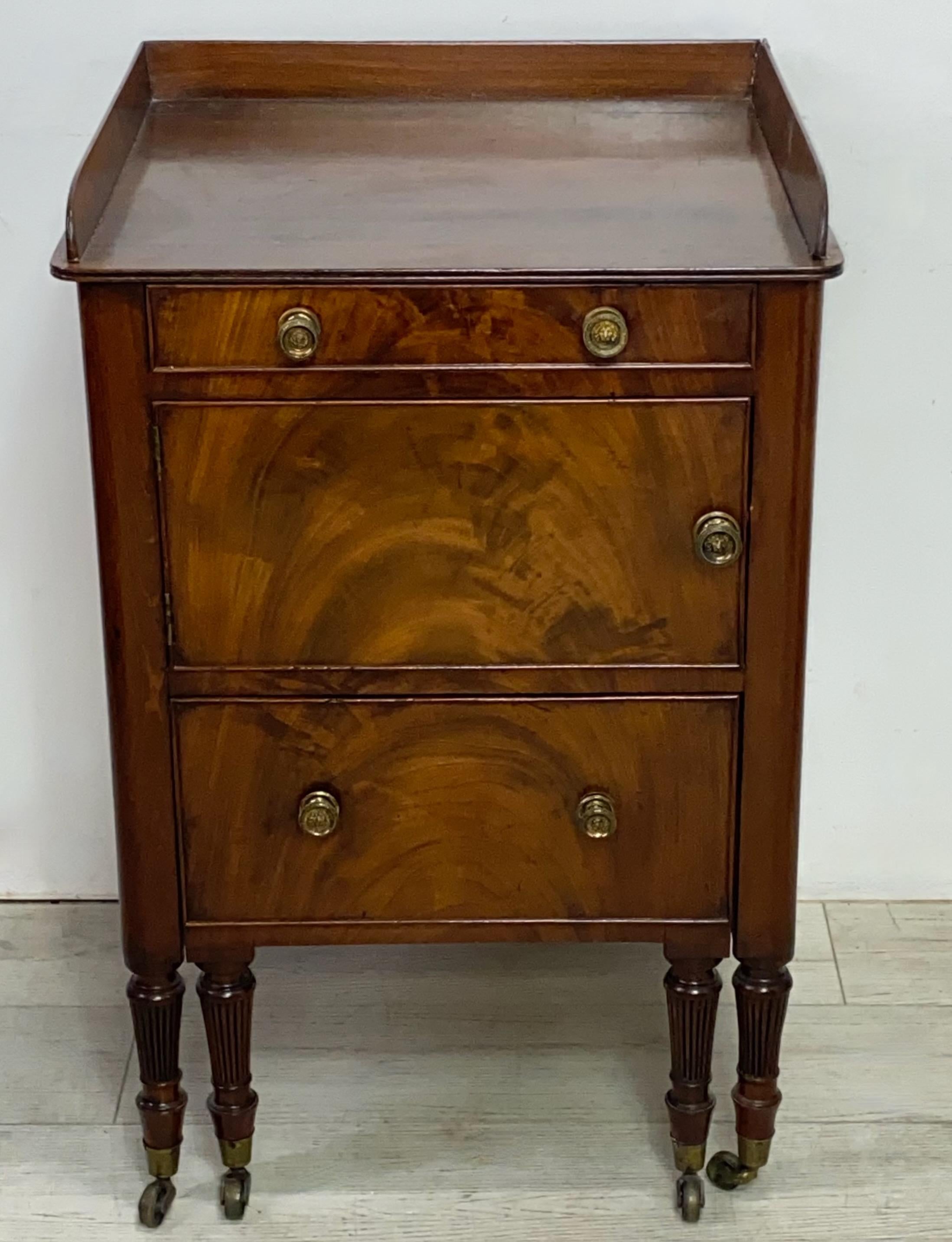 George III Mahogany Bedside Cabinet / Night Stand, English c1820 For Sale 3