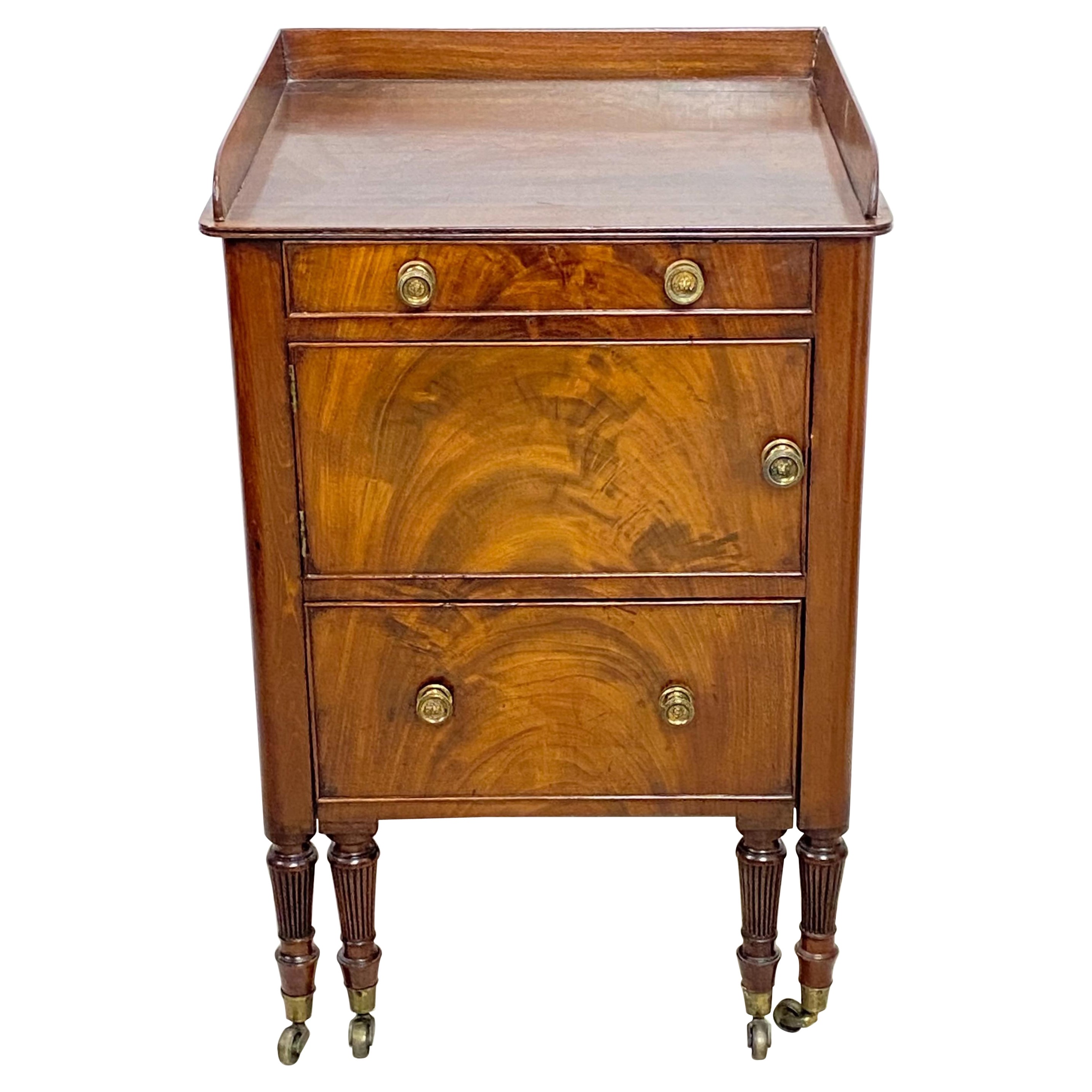 Comodino in mogano di Giorgio III, inglese, 1820 ca.