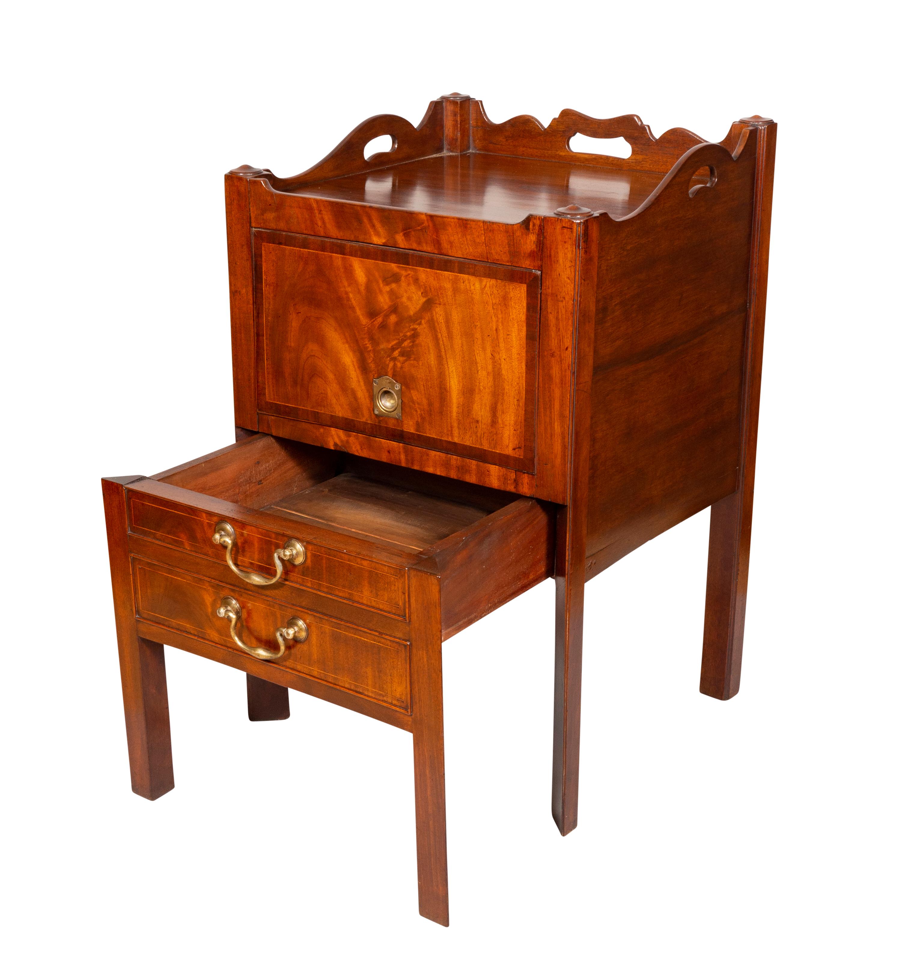 George III Mahogany Bedside Commode In Good Condition For Sale In Essex, MA