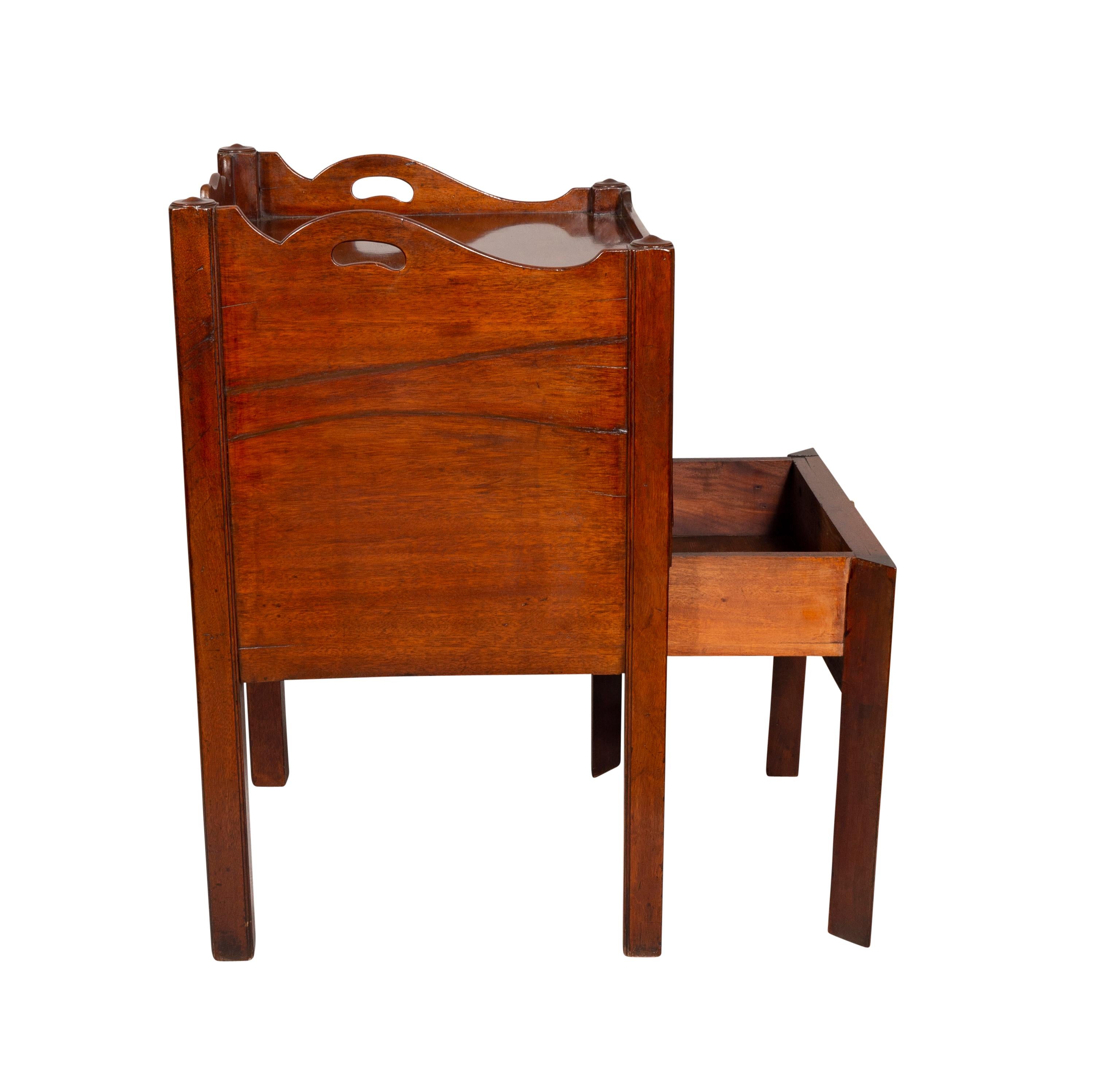 Late 18th Century George III Mahogany Bedside Commode For Sale