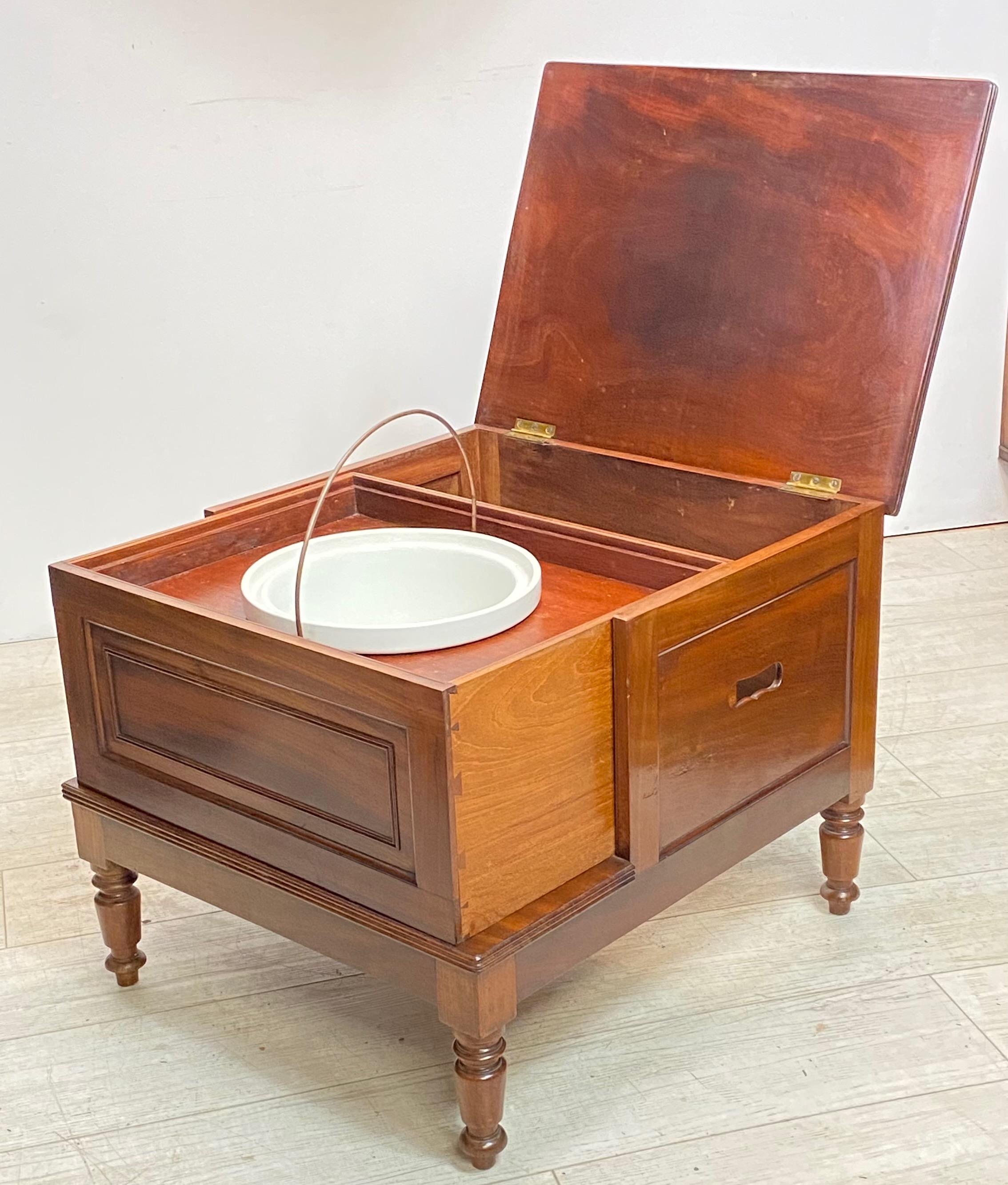 George III Mahogany Bedside Step Commode, England circa 1815 For Sale 2