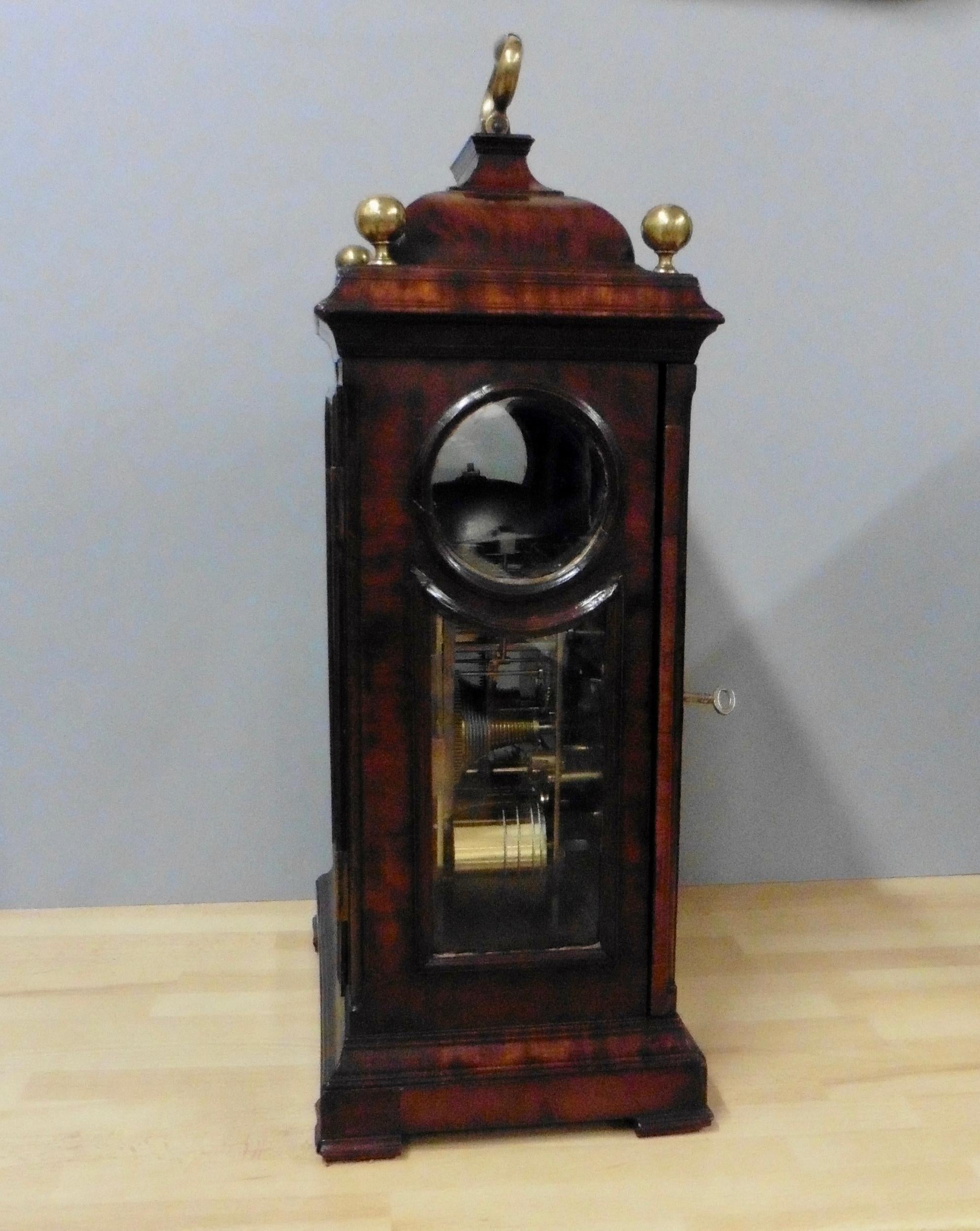George III Mahogany Bell Top Bracket Clock With Verge Escapement by H.Thomas In Good Condition For Sale In Norwich, GB