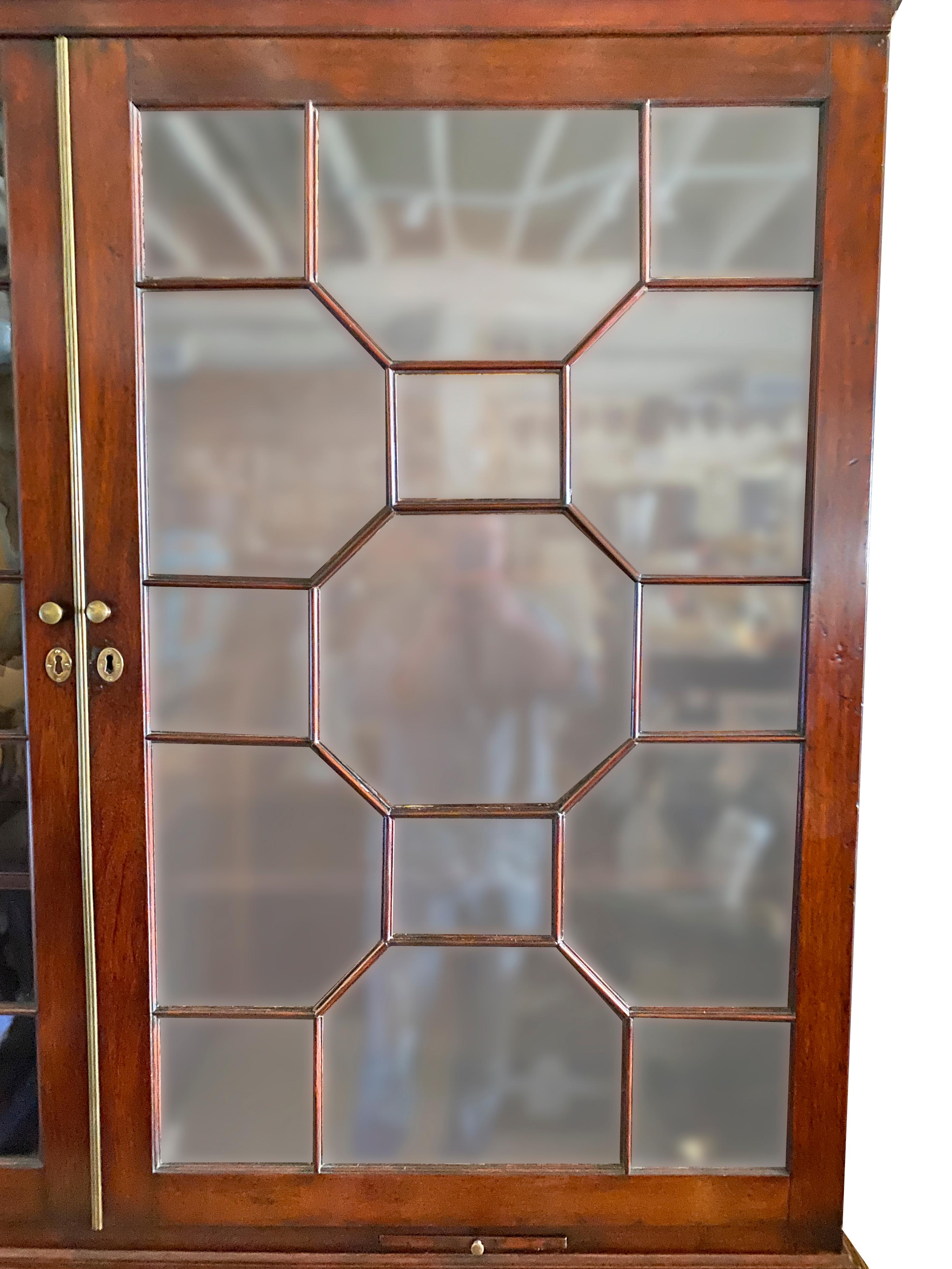 George III Mahogany Bookcase In Good Condition In Essex, MA