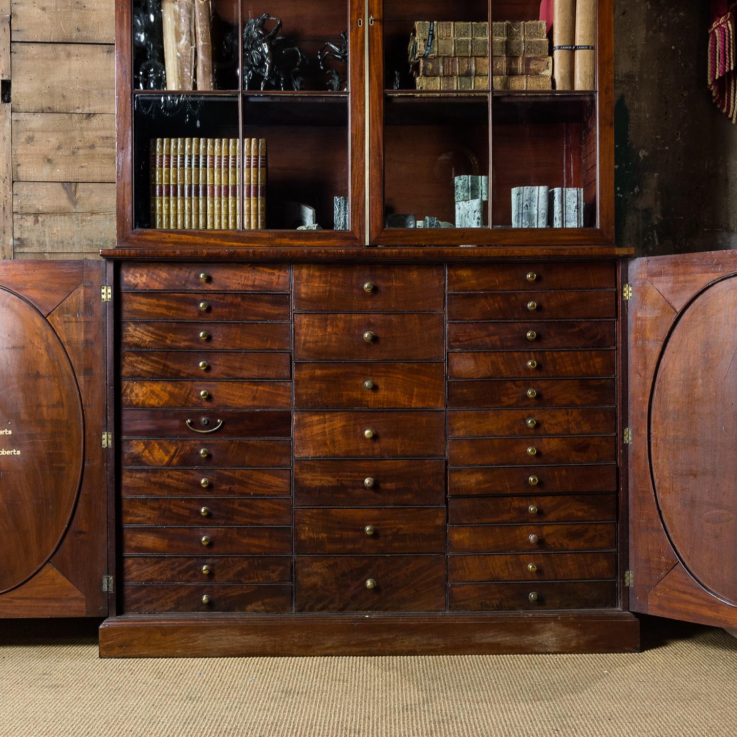 George III Mahogany Bookcase In Good Condition In London, GB