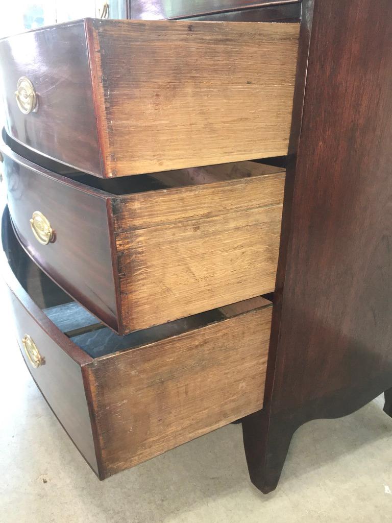 George III Mahogany Bow Front Chest of Drawers For Sale 6