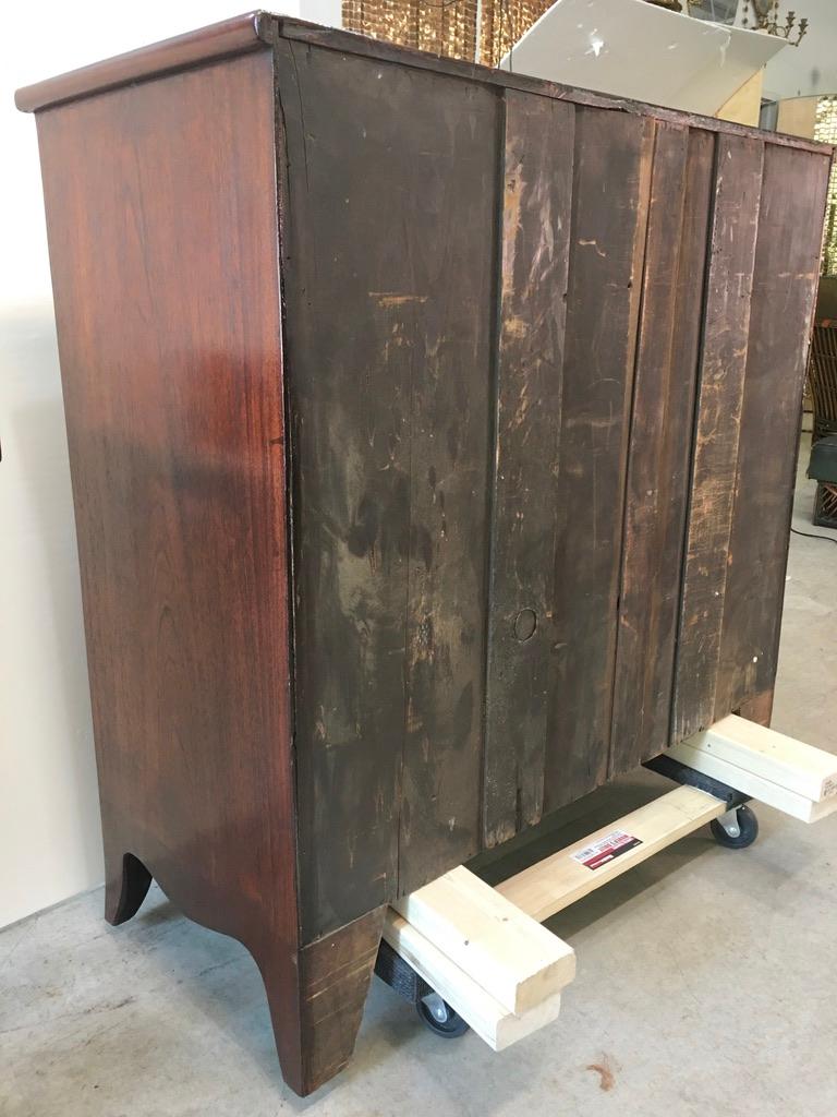 George III Mahogany Bow Front Chest of Drawers For Sale 13