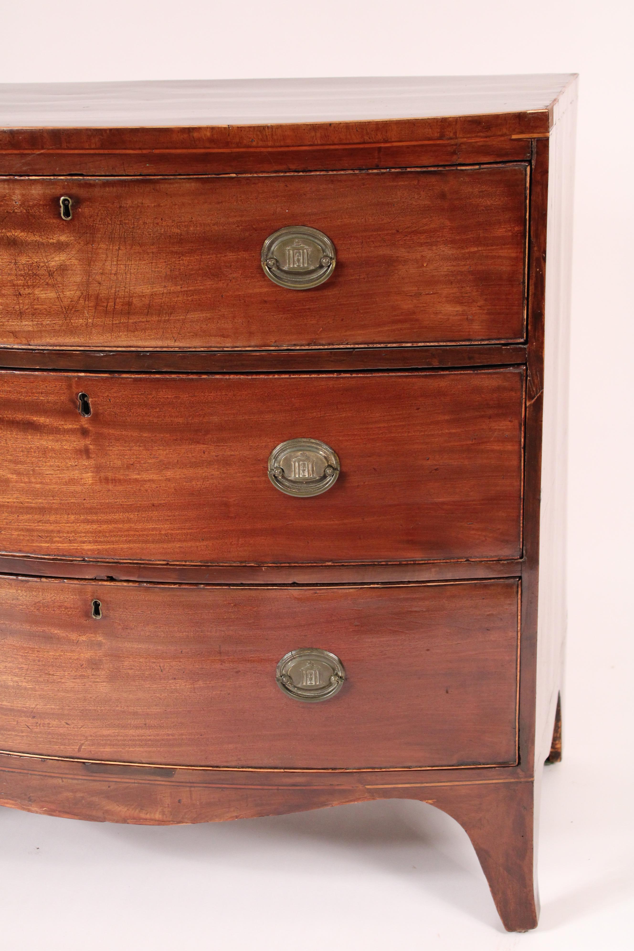 George III Mahogany Bow Front Chest of Drawers In Good Condition In Laguna Beach, CA