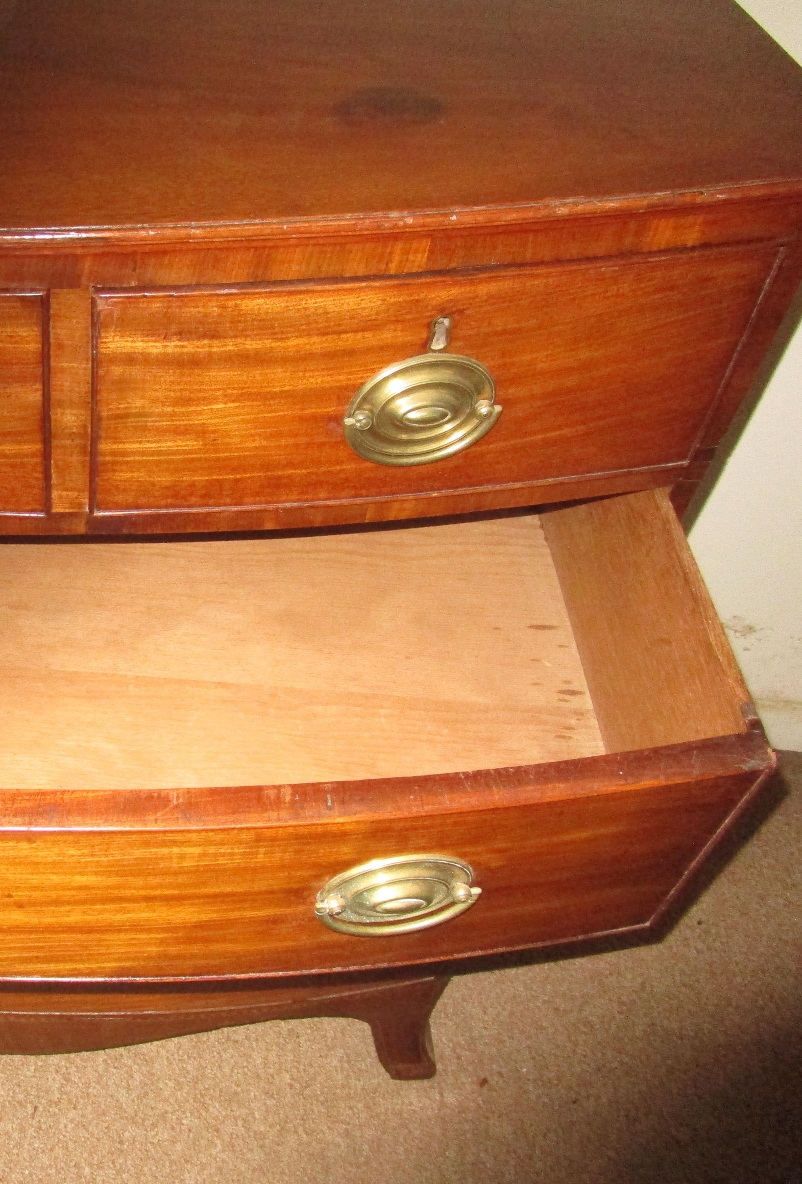 George III Mahogany Bow Front Chest of Drawers In Good Condition In Savannah, GA
