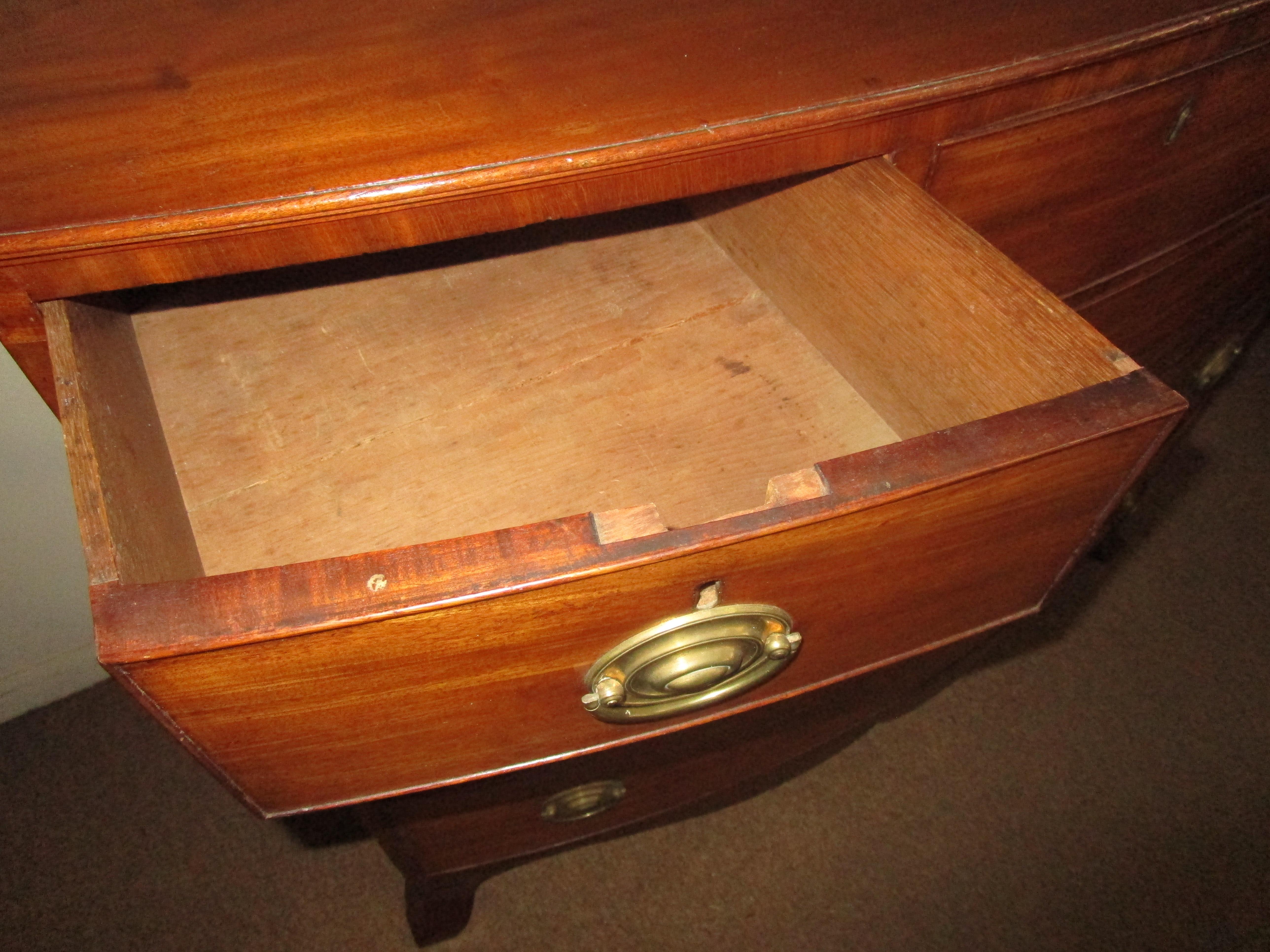 George III Mahogany Bow Front Chest of Drawers For Sale 3
