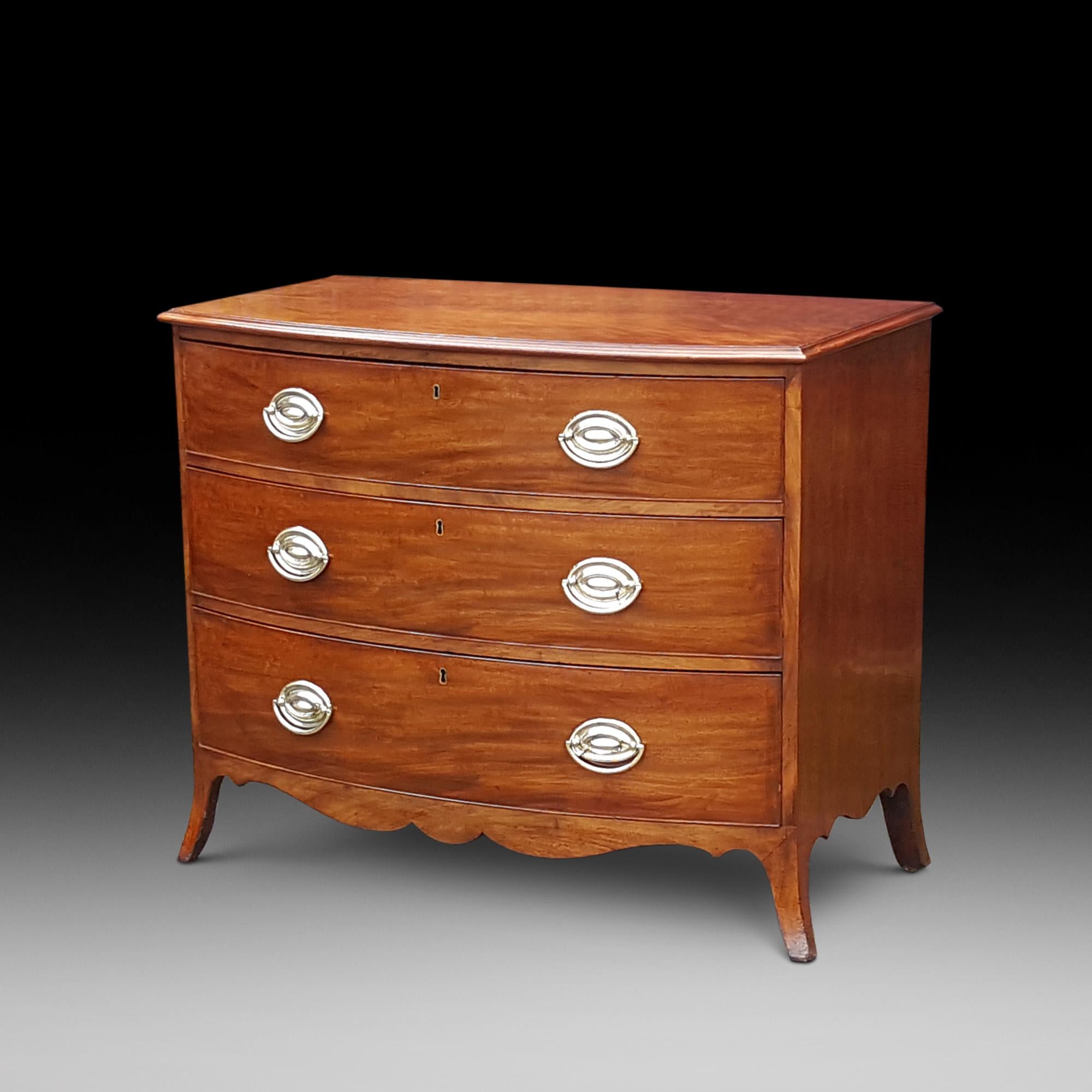 English George III Mahogany Bow Fronted Chest of Drawers For Sale