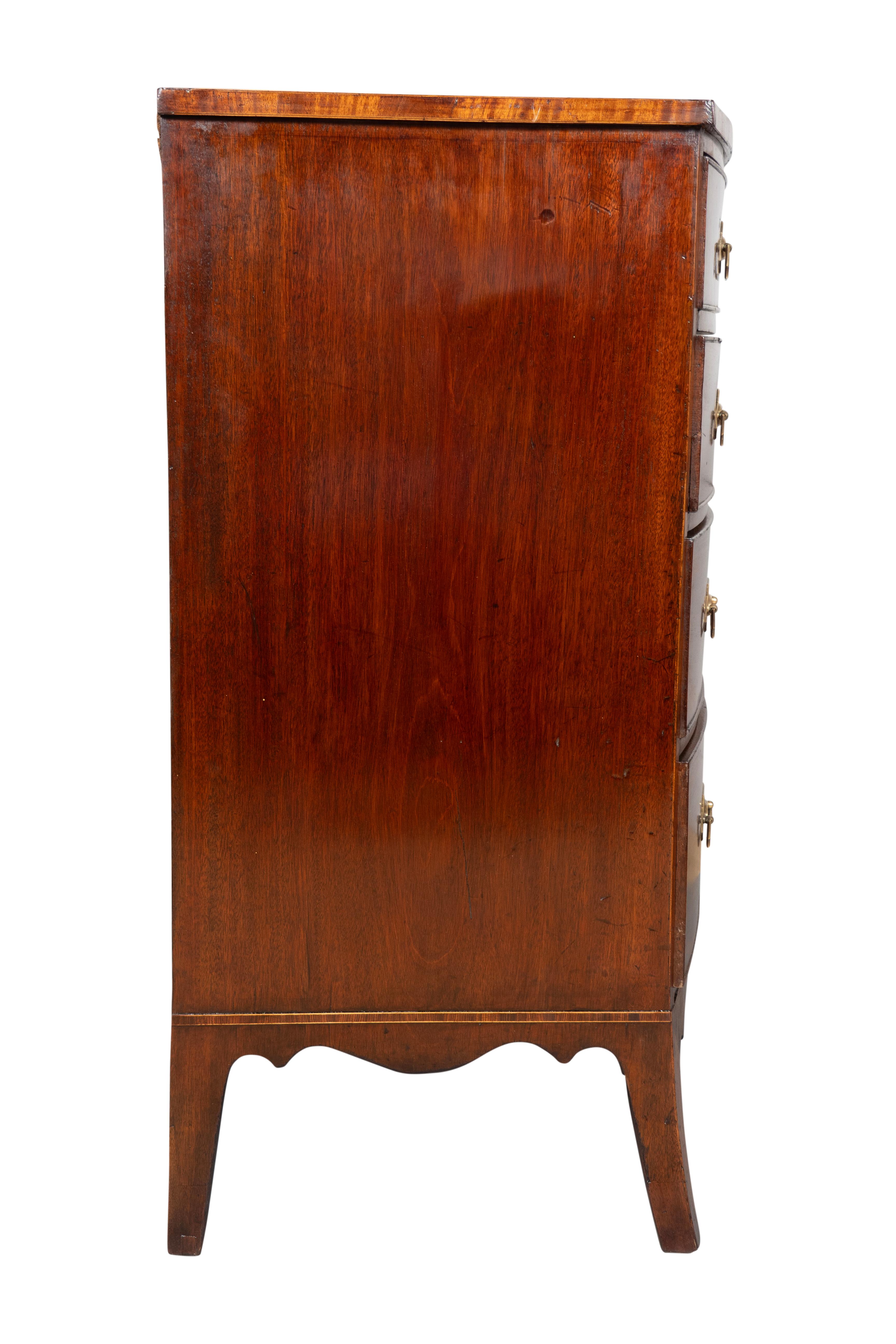 George III Mahogany Bowfront Chest Of Drawers In Good Condition For Sale In Essex, MA