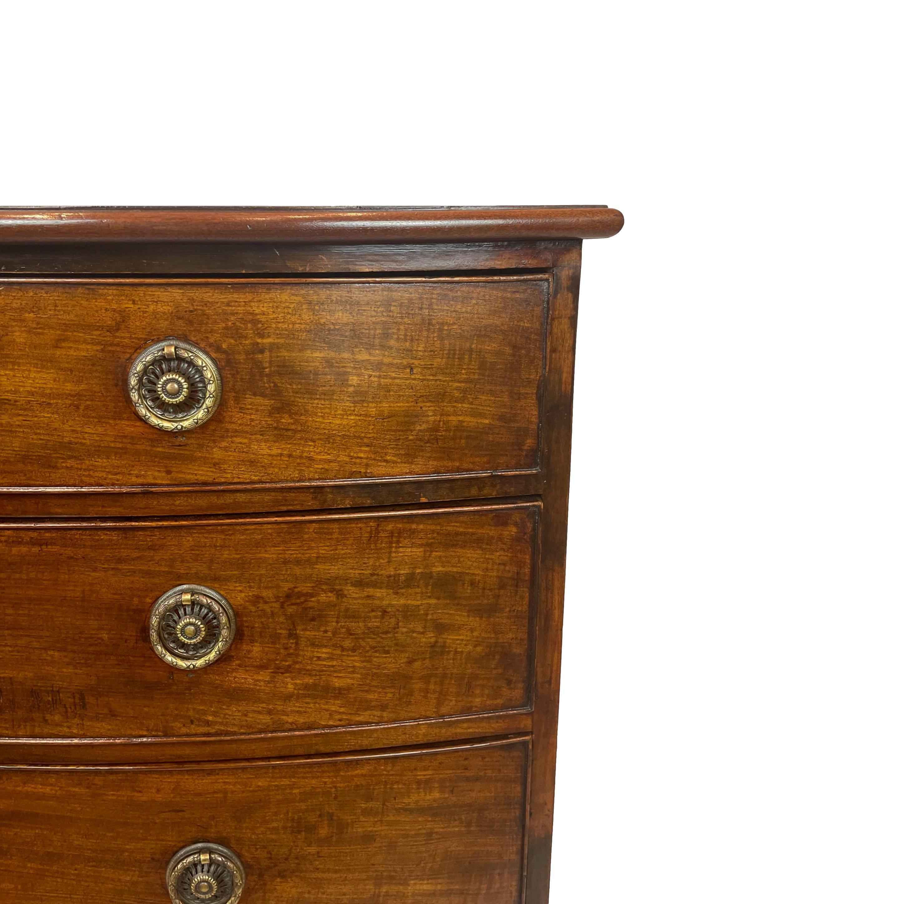 George III Mahogany Bowfront Chest-of-Drawers with Banded Top, English, ca. 1820 5
